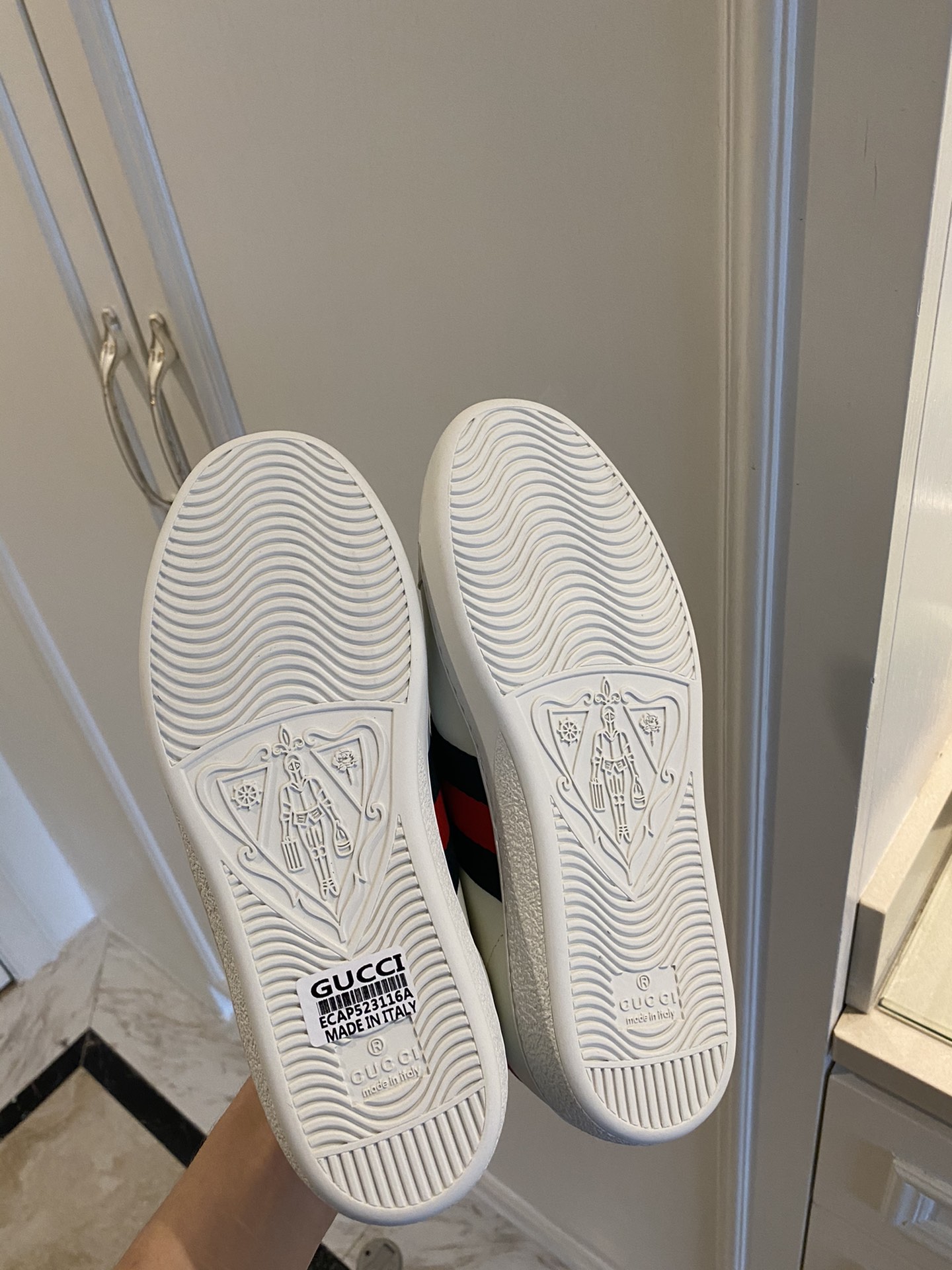 Gucci Women's Ace sneaker with bee sneaker 4 - vstockx