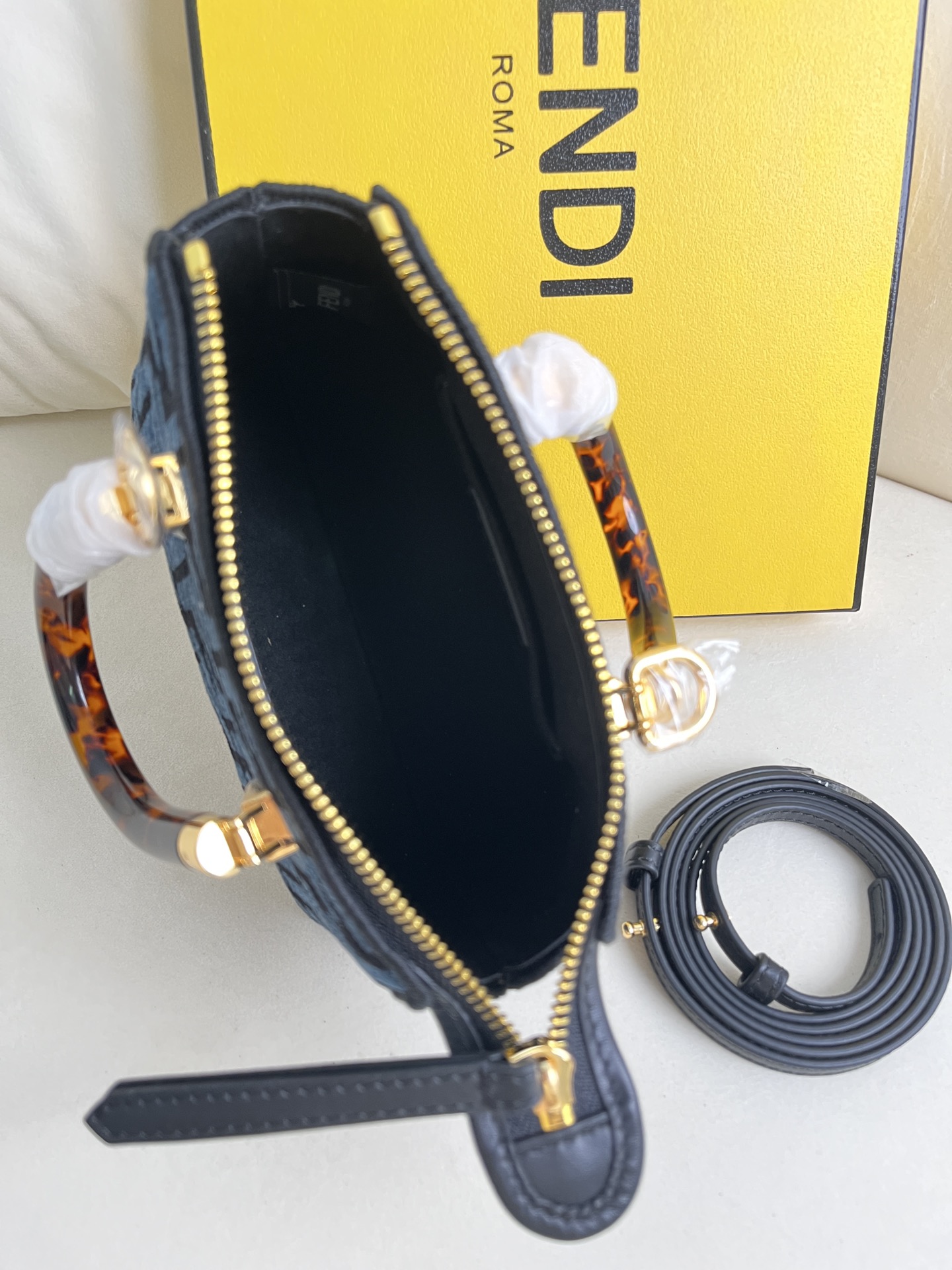handbags FENDI 228 size:20.5*12*9cm - vstockx