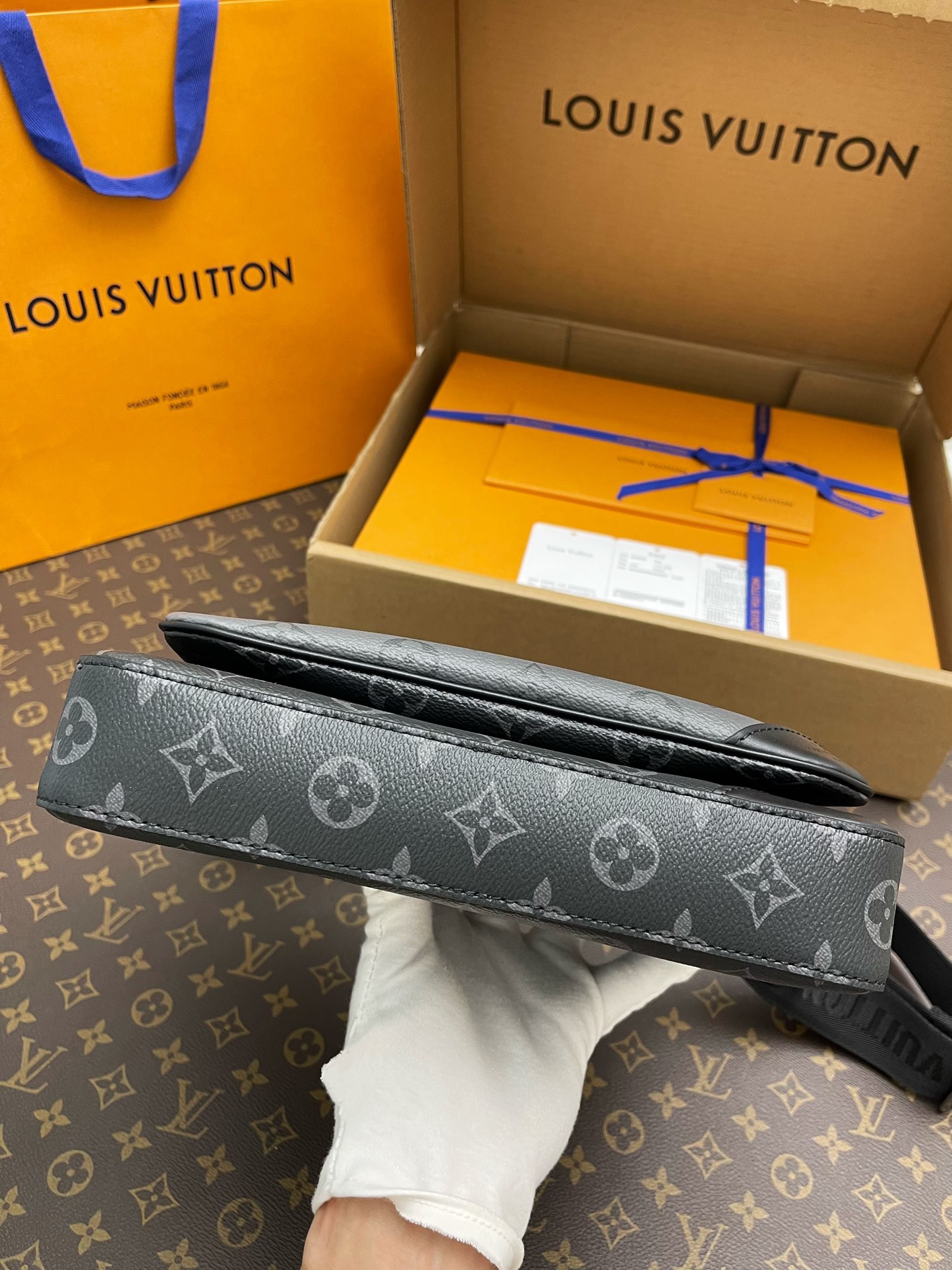 Handbags Louis Vuitton M69443 size:25*18.5*7 cm - vstockx