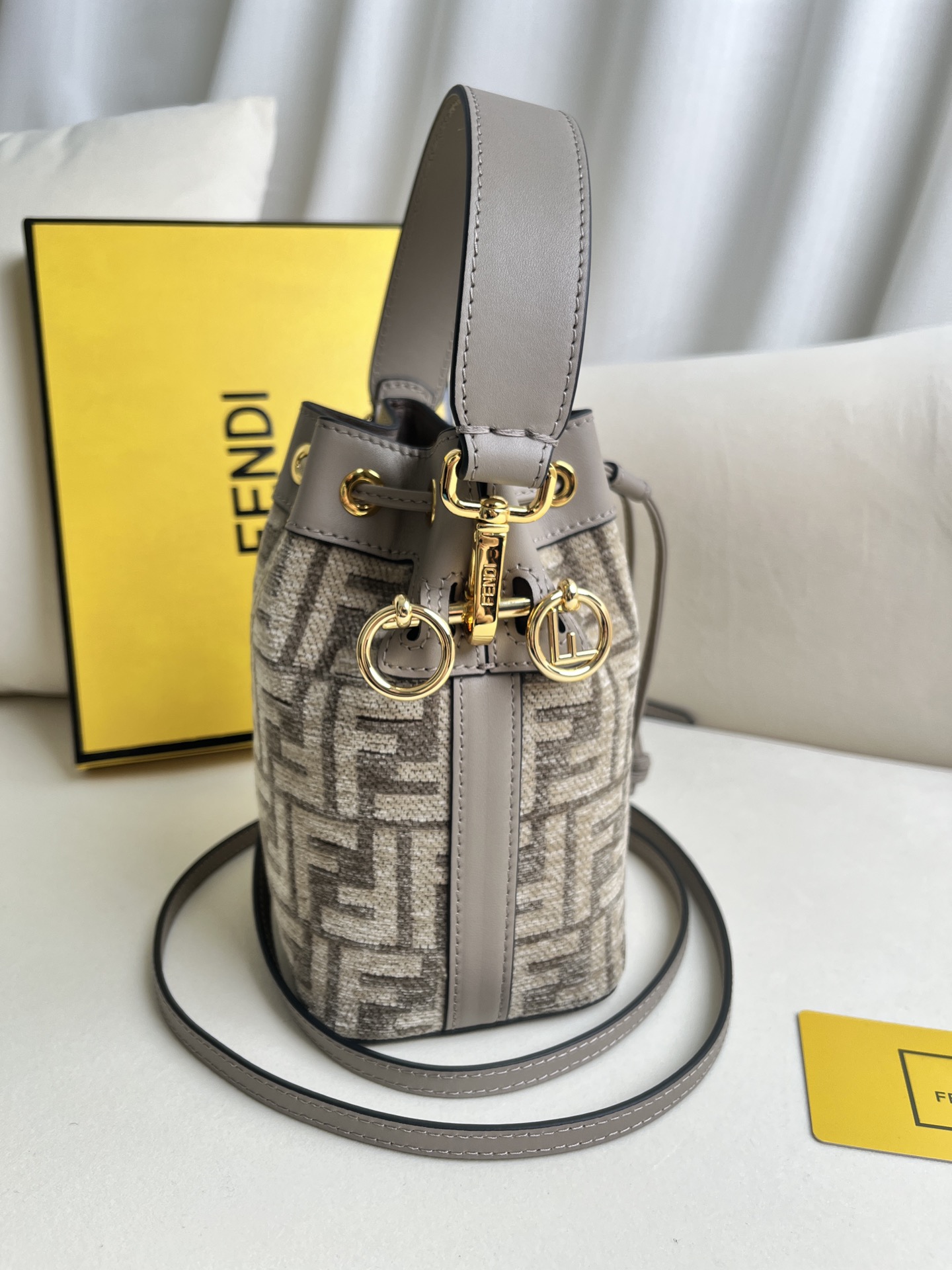 handbags FENDI 226 size:12*18*10cm - vstockx