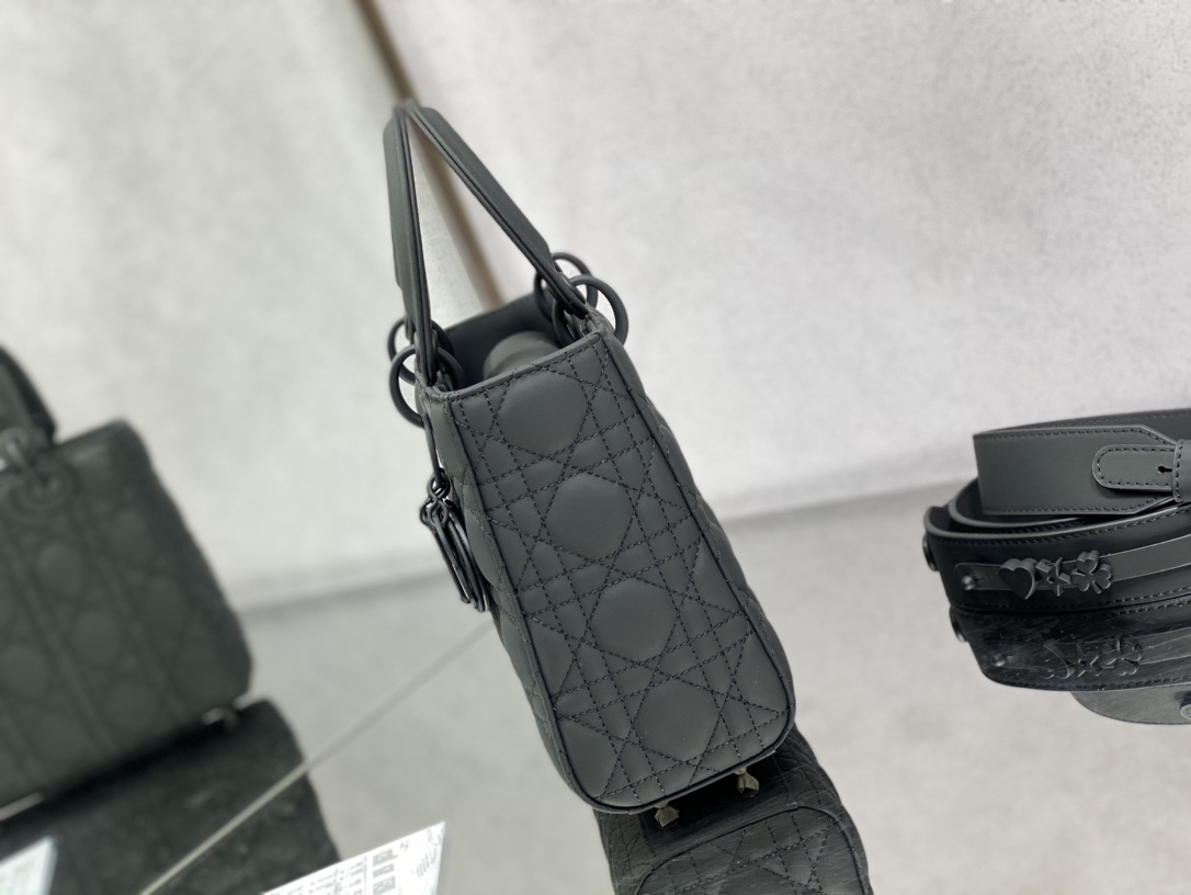 Handbag Dior size 20 cm - vstockx