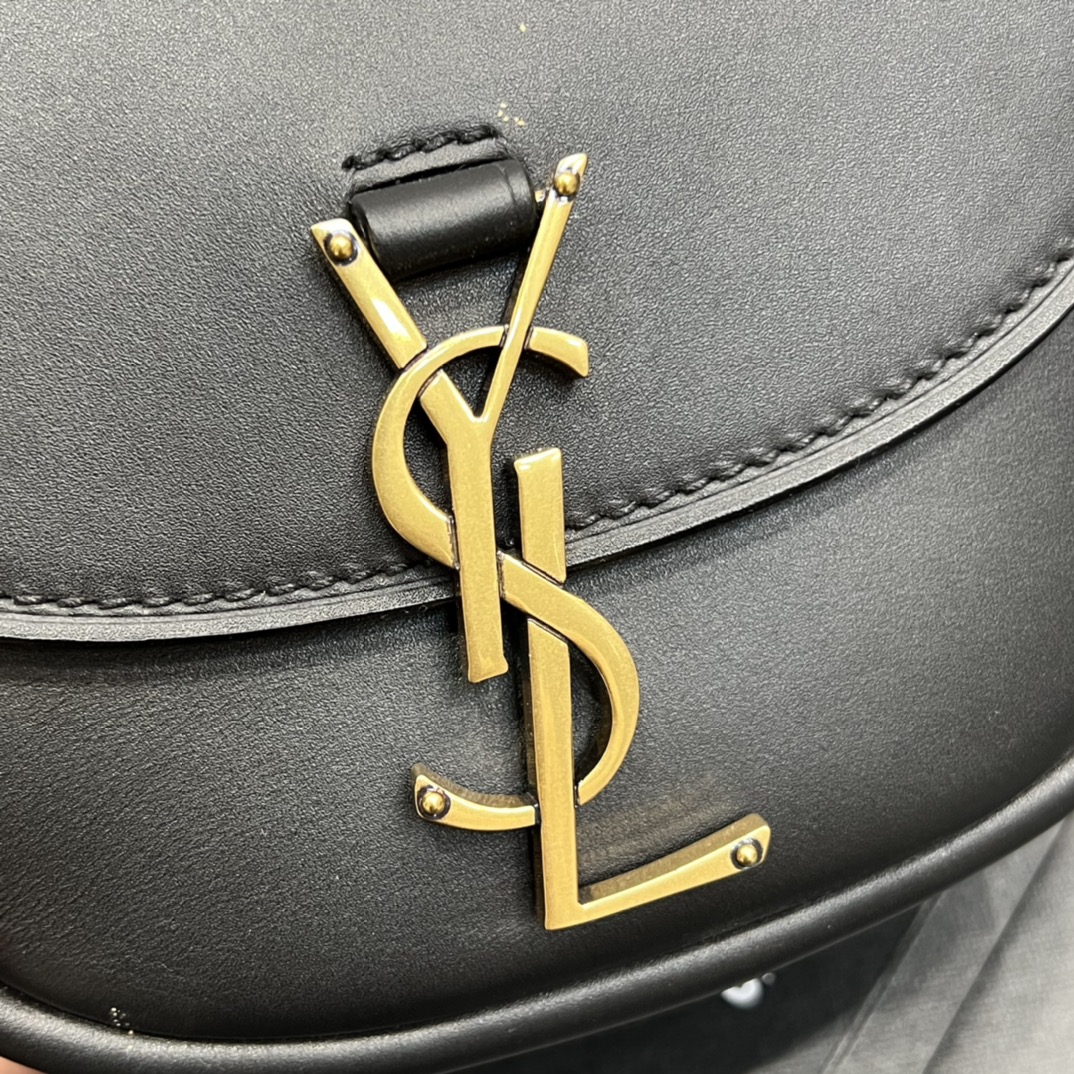 Handbags SAINT LAURENT 623097 size 15x14x4.5 cm - vstockx