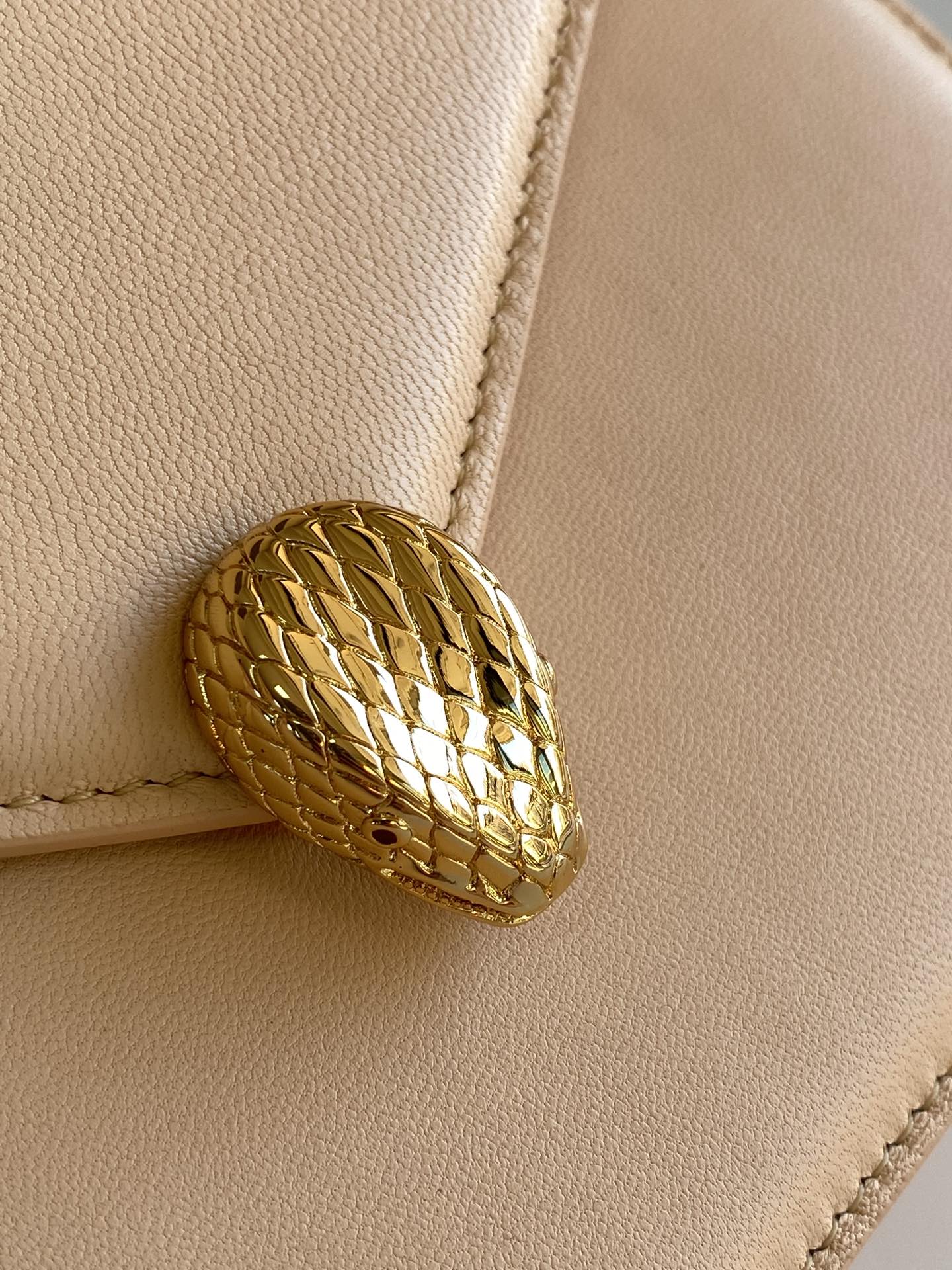 Handbags Bvlgari Sprpenti Forever size:19*13.5*6 cm - vstockx