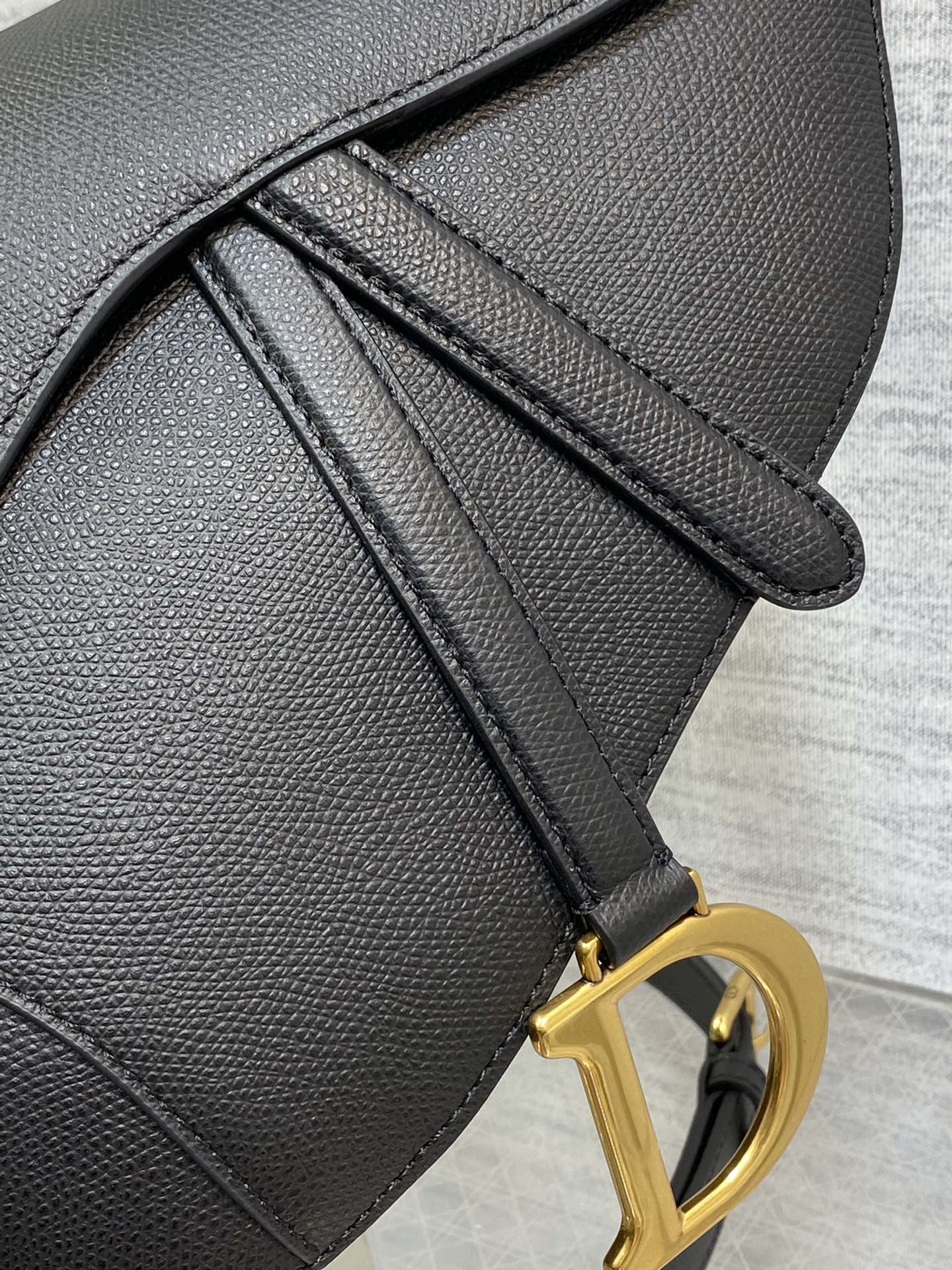 Handbag Dior 3351 size 24  6  18 cm - vstockx