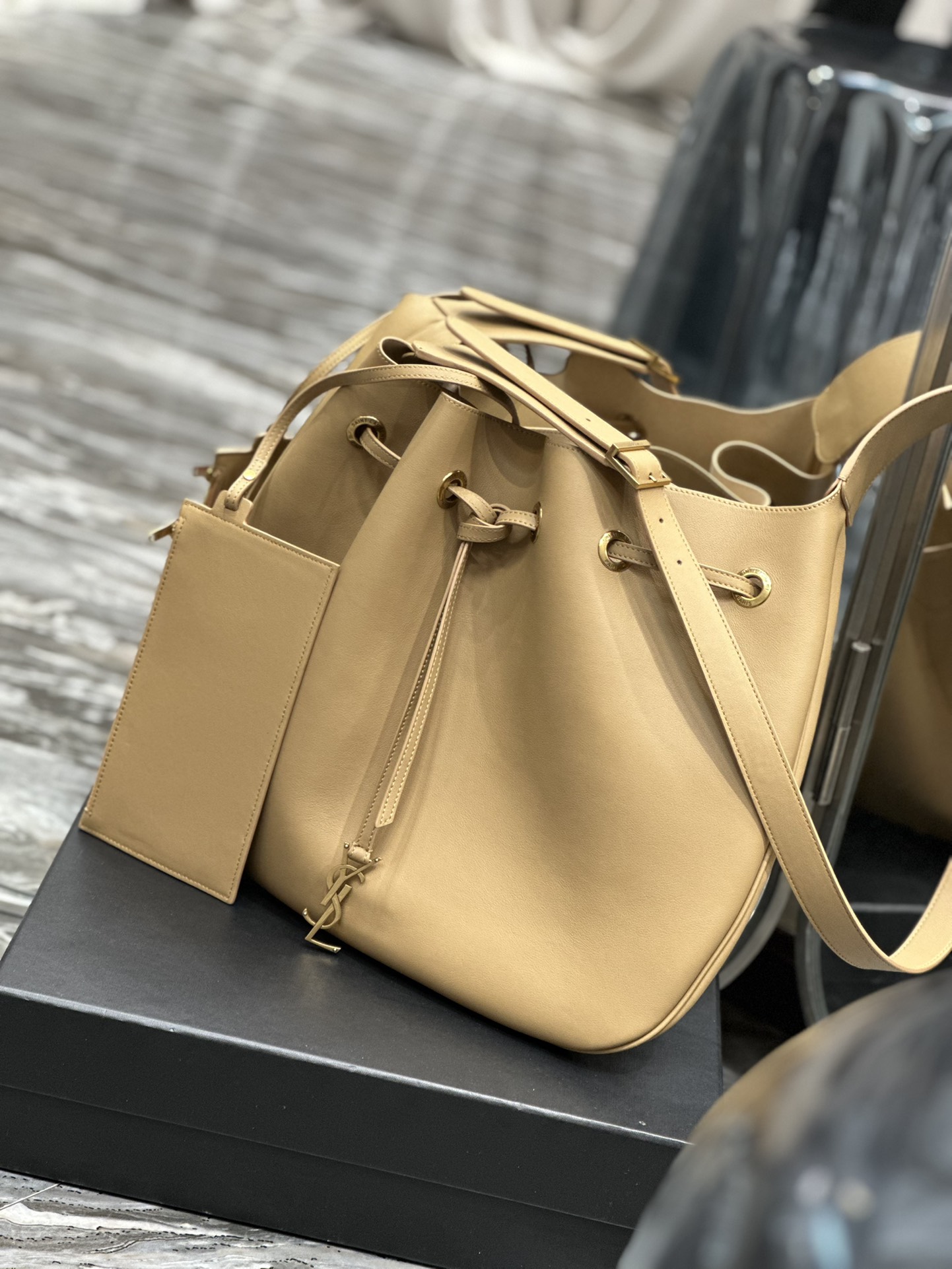 Handbags SAINT LAURENT 697941 size 44  33  2.5 cm - vstockx