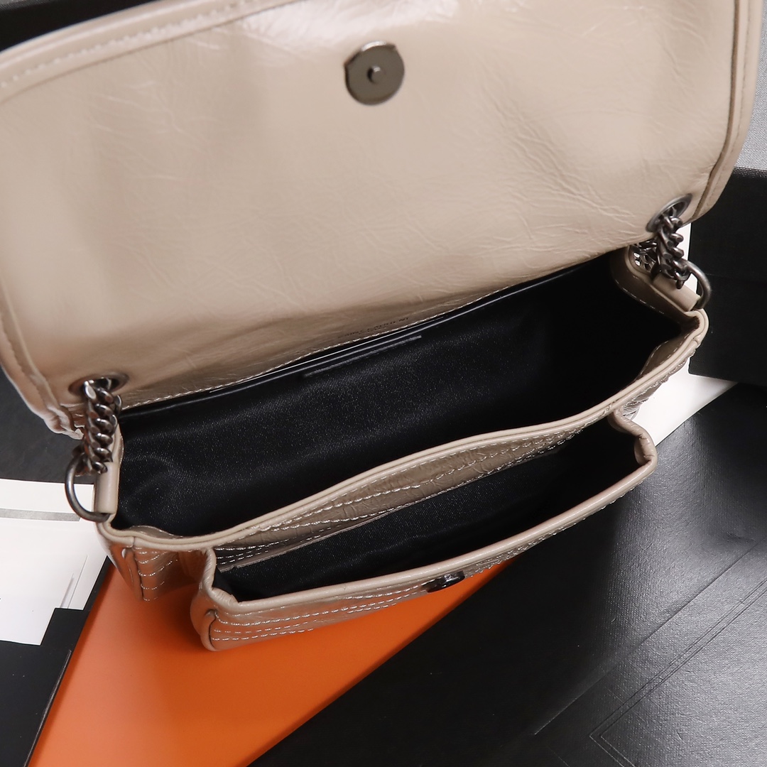 Handbags SAINT LAURENT 533037 size 22x16.5x12 cm - vstockx