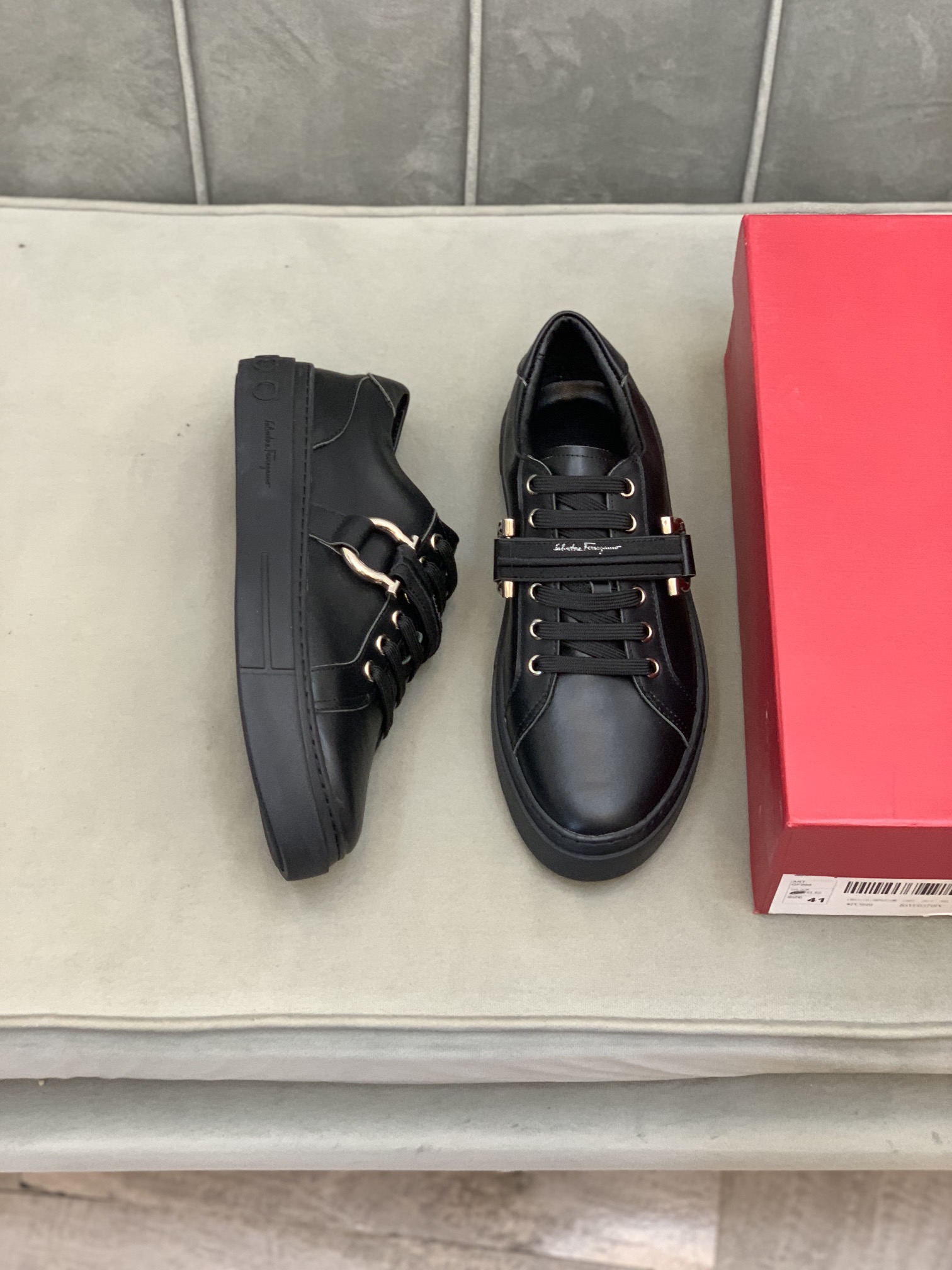 Salvatore Ferragamo Gancini Sneaker 4 - vstockx