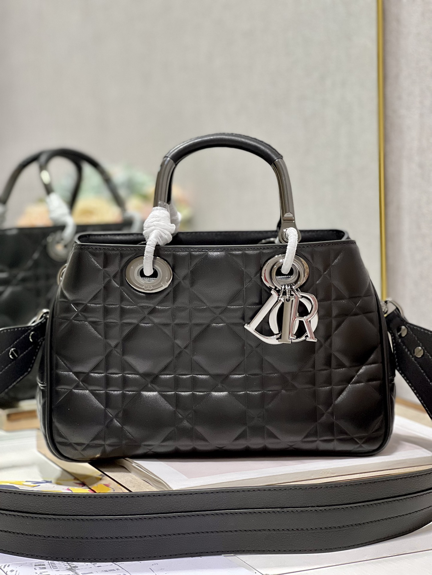 Handbag Dior 1202 size 31  31  11 cm - vstockx