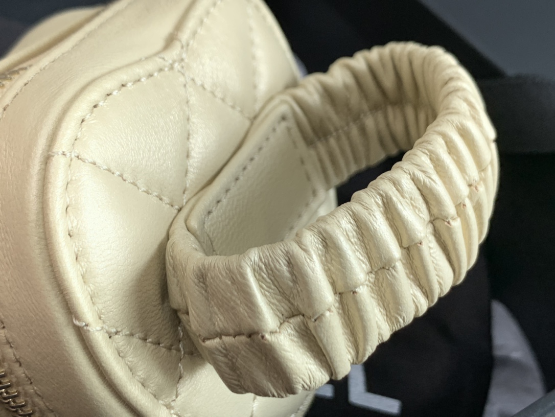 Handbag Chanel size 8*8.5*5.5* cm - vstockx