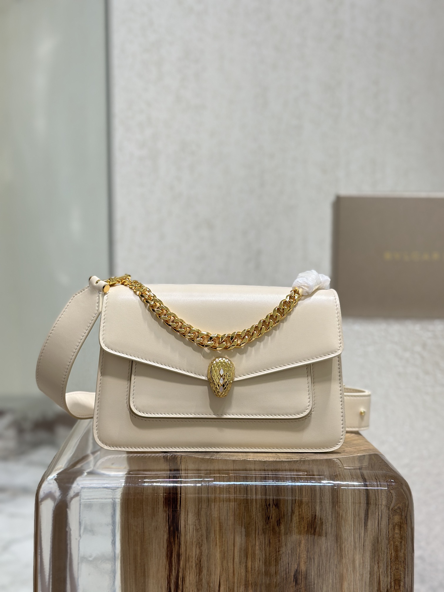 Handbags Bvlgari 290767 size:25*17*8 cm - vstockx
