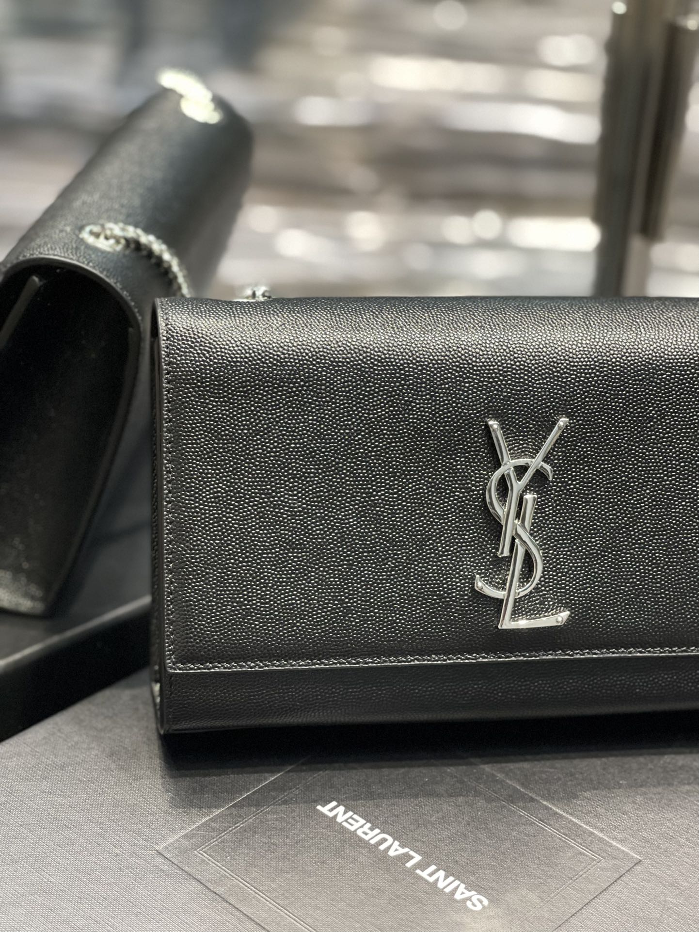 Handbags SAINT LAURENT 364021 size 24x14.5x5 cm - vstockx