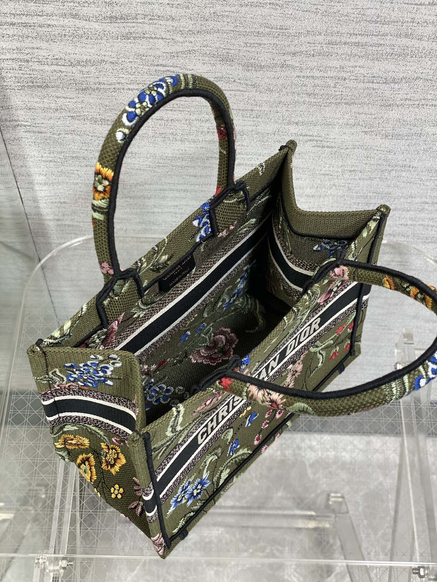 Handbag Dior size 26*8*22 cm - vstockx