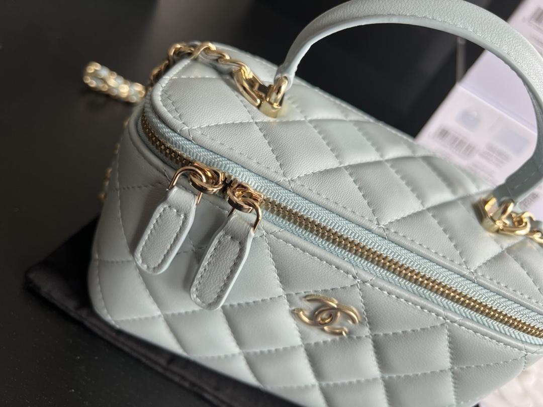 Handbag Chanel AP2199 size 17cmx9.5cmx8 cm - vstockx