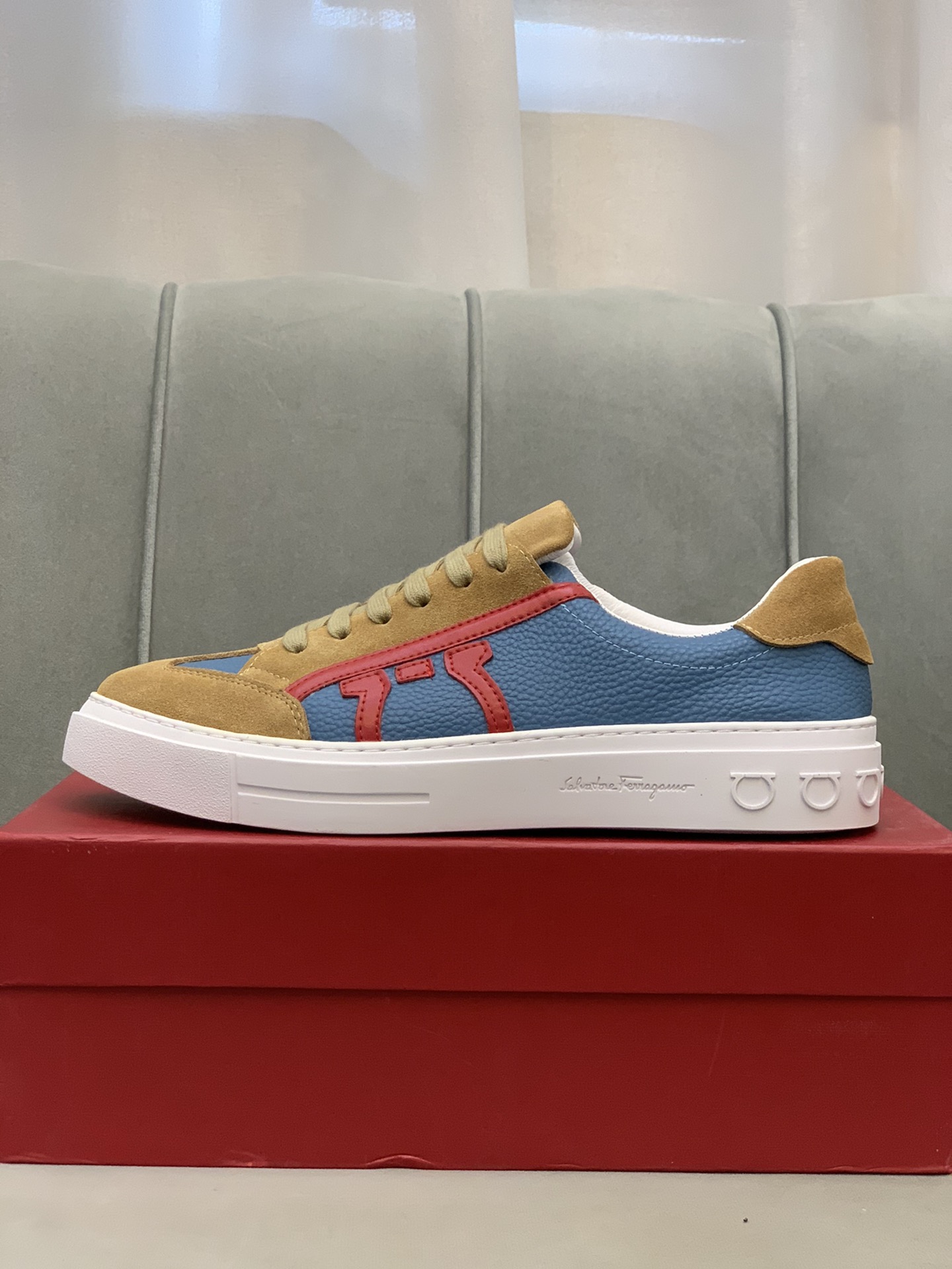 Salvatore Ferragamo Gancini Sneaker 17 - vstockx