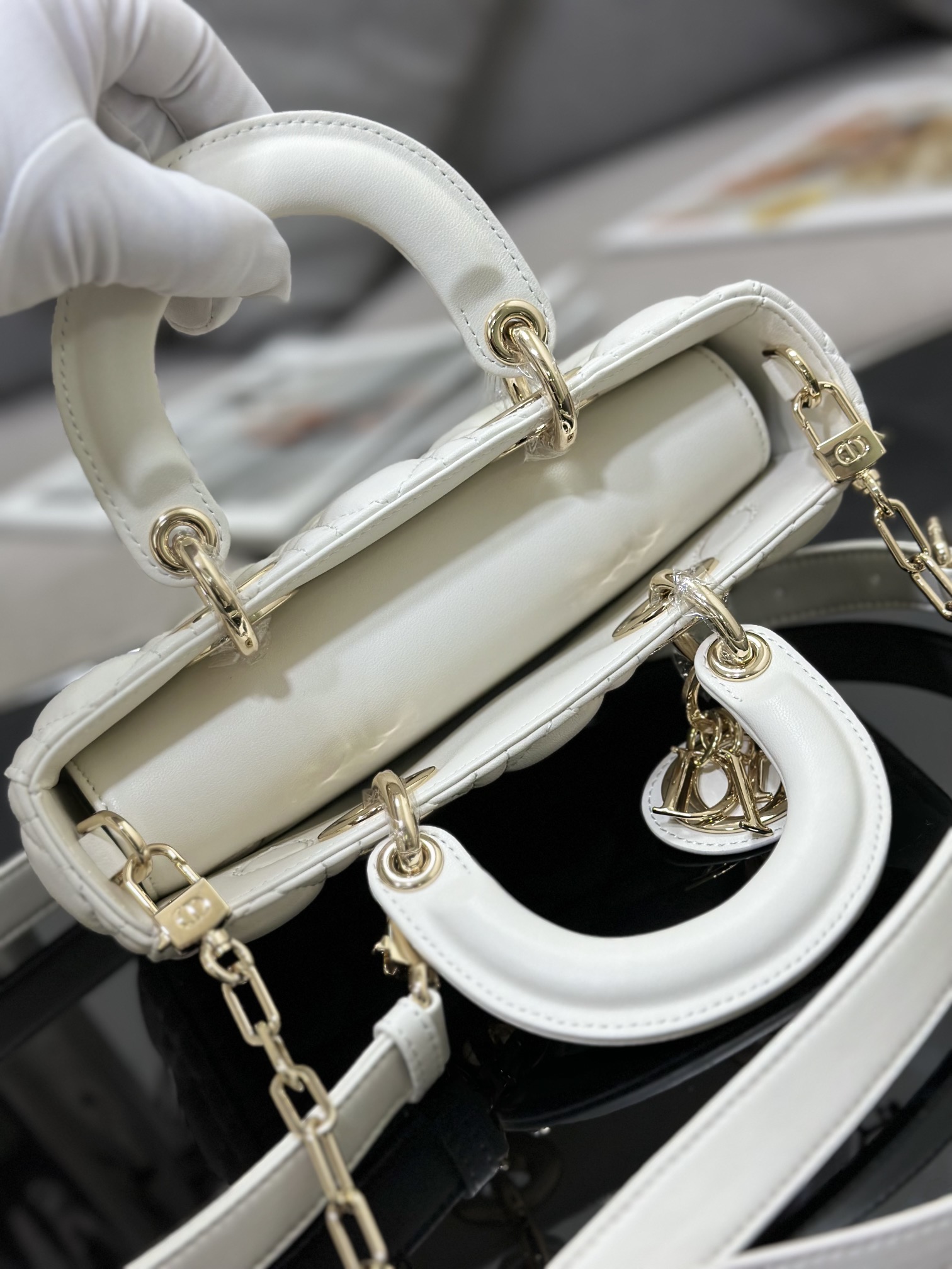 Handbag Dior M0613 size 22 x 12 x 6 cm - vstockx