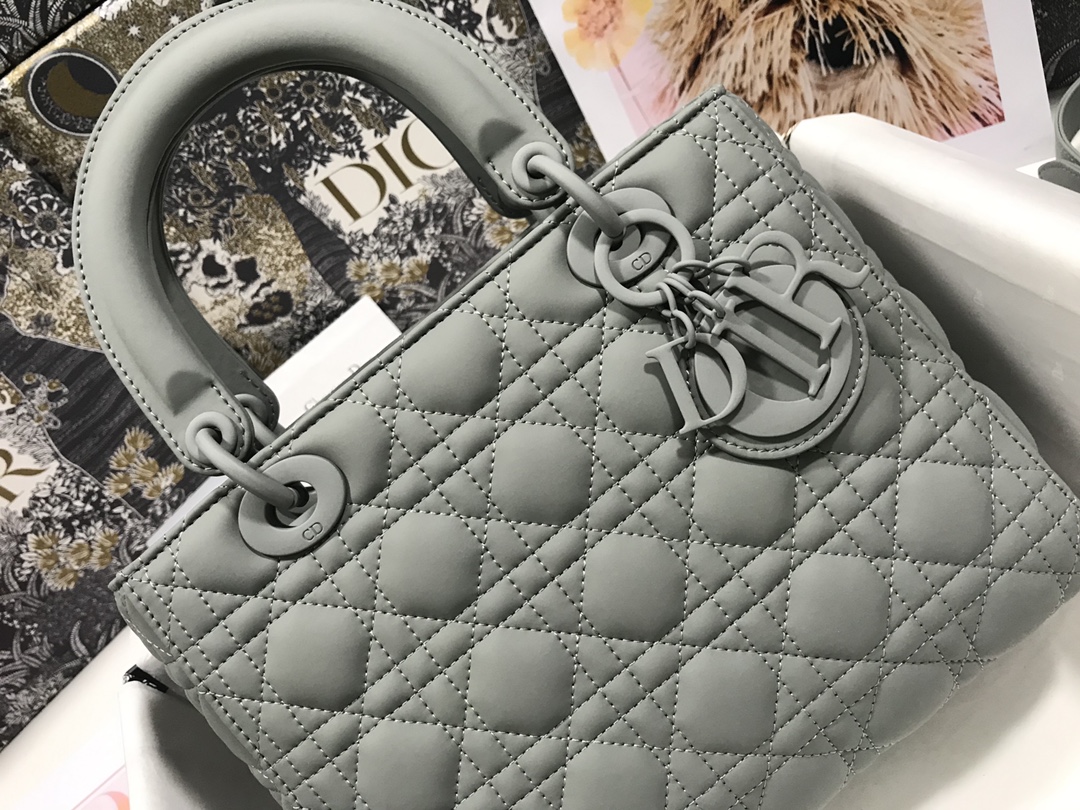 Handbag Dior M0565 size 24 x 20 x 11 cm - vstockx