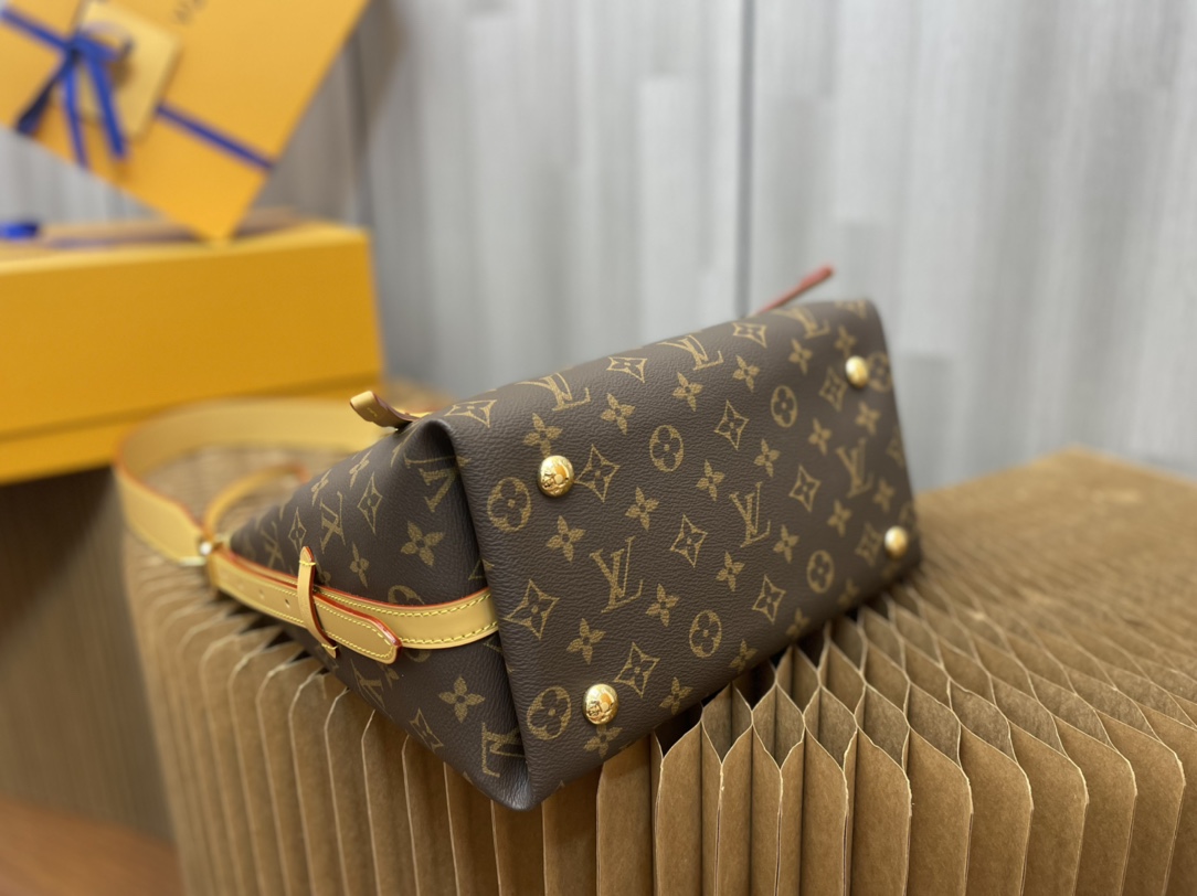 Handbag Louis Vuitton M46203 size 29 x 24 x 12 cm - vstockx