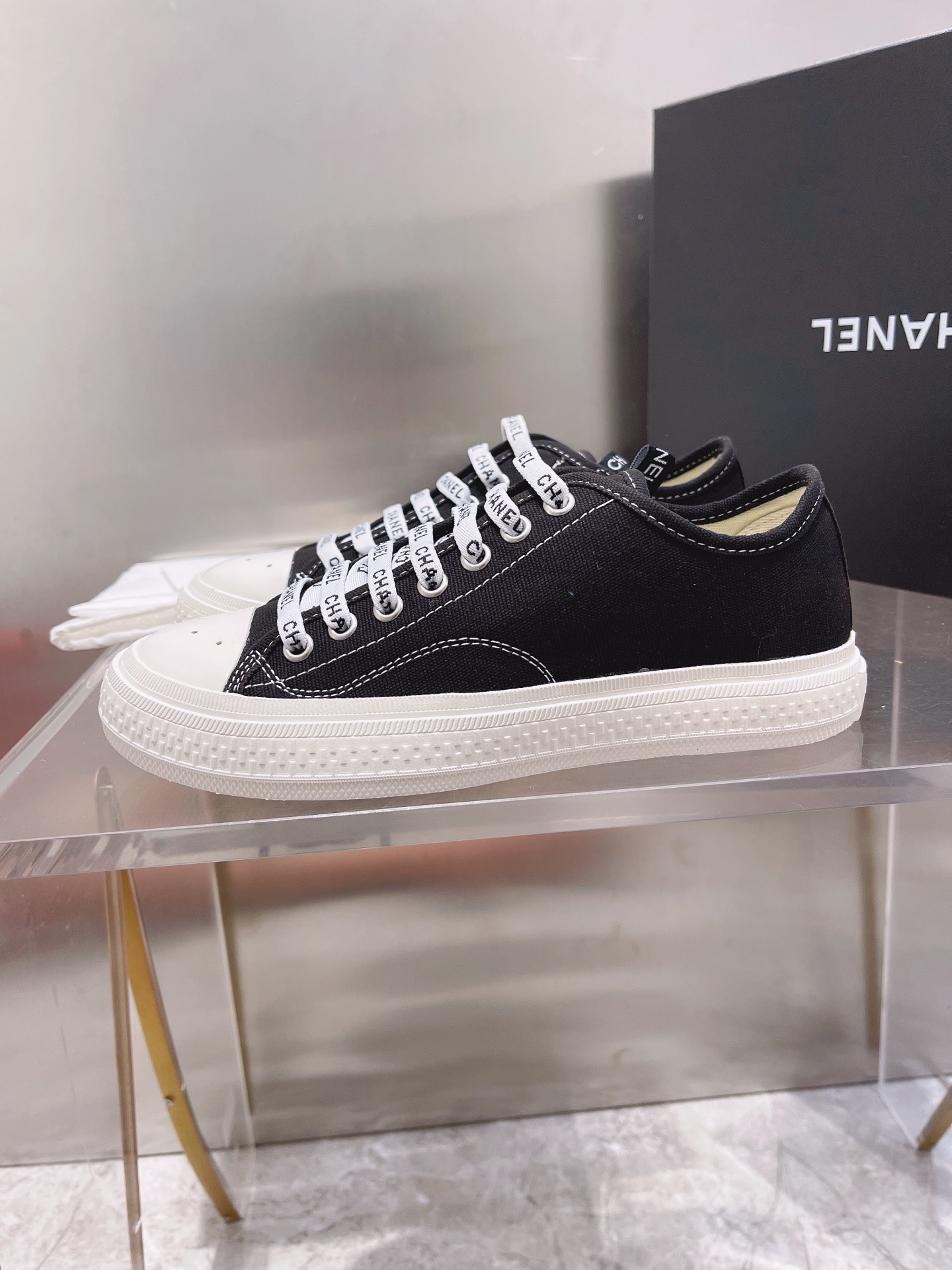 Chanel Flat canvas Sneaker 9 - vstockx