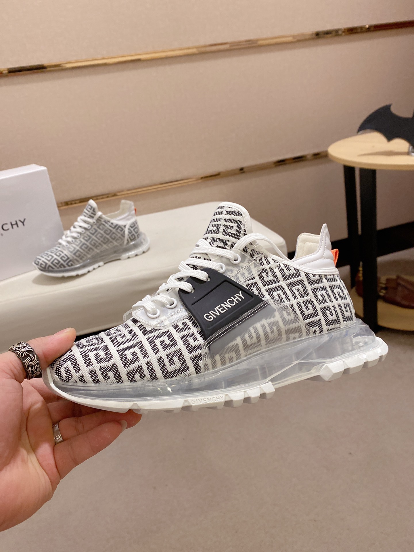 Givenchy Spectre Zip Sneakers 8 - vstockx