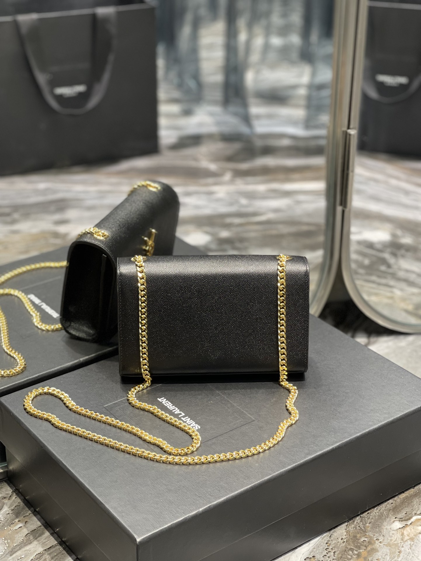 Handbags SAINT LAURENT 469390 size 20x13.5x5.5 cm - vstockx