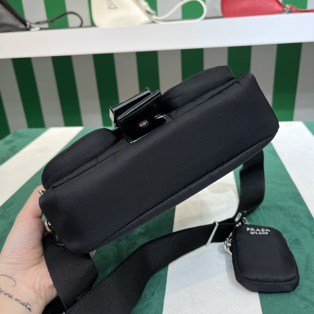 Handbags Prada 1BD295 size:22*7.5*14 cm - vstockx