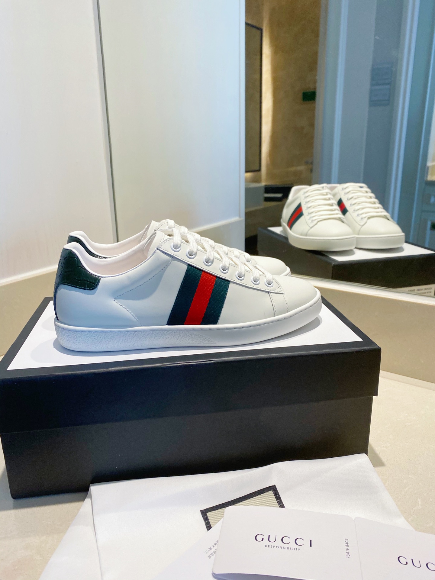 Gucci Women's Ace sneaker with bee sneaker 4 - vstockx
