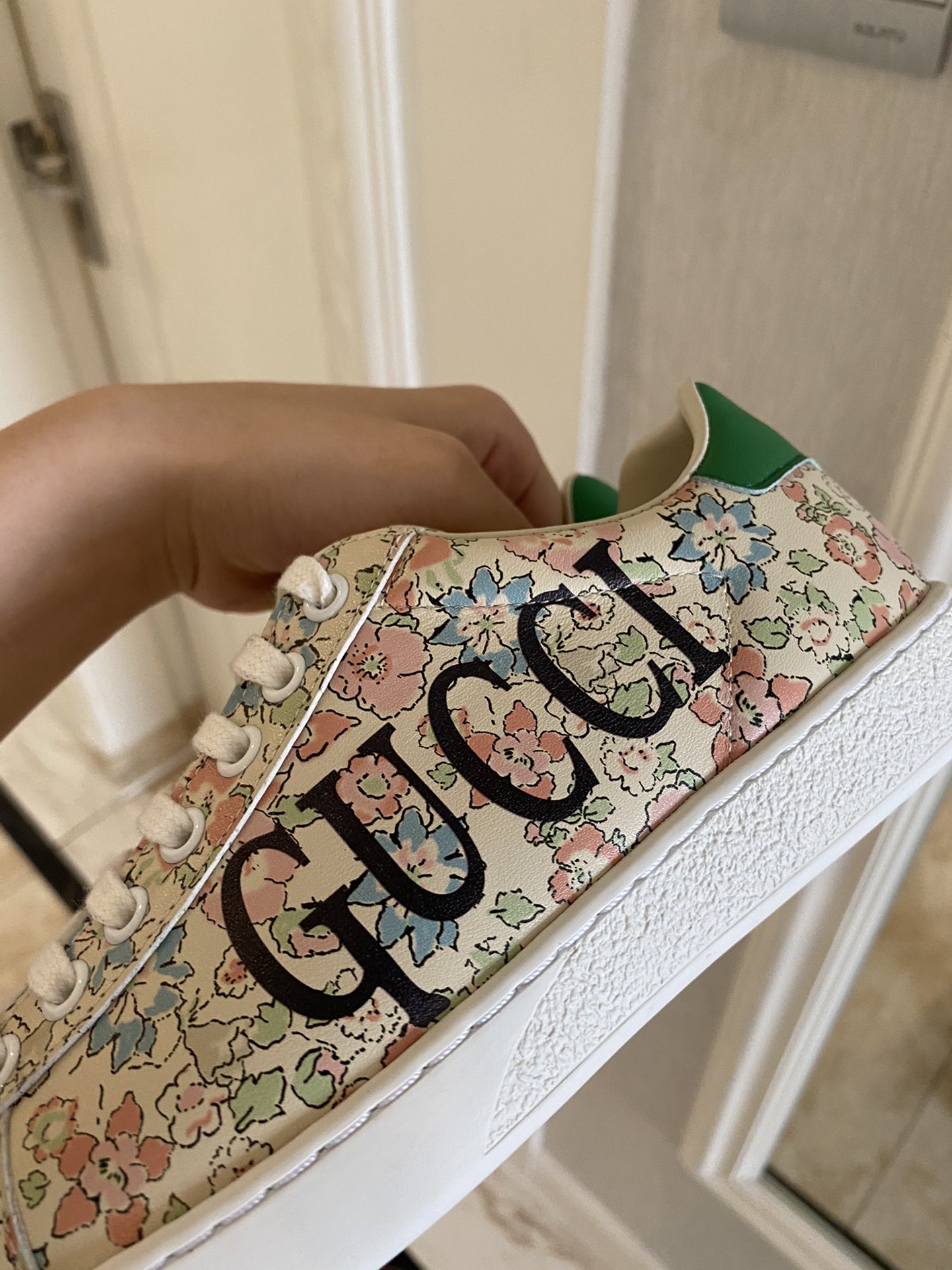 Gucci Women's Ace sneaker with bee sneaker 4 - vstockx