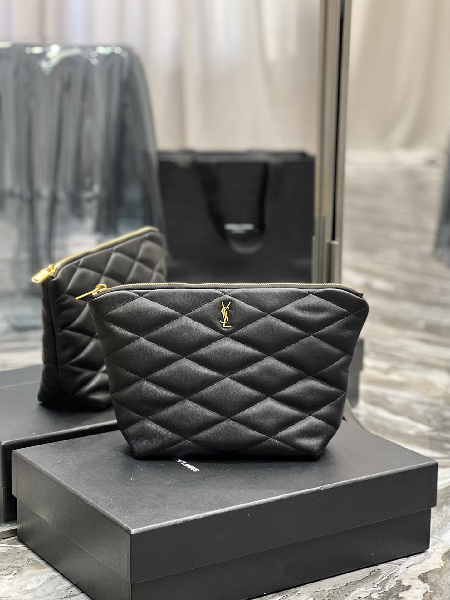 Handbags SAINT LAURENT 696779 size 26x19x11 cm - vstockx