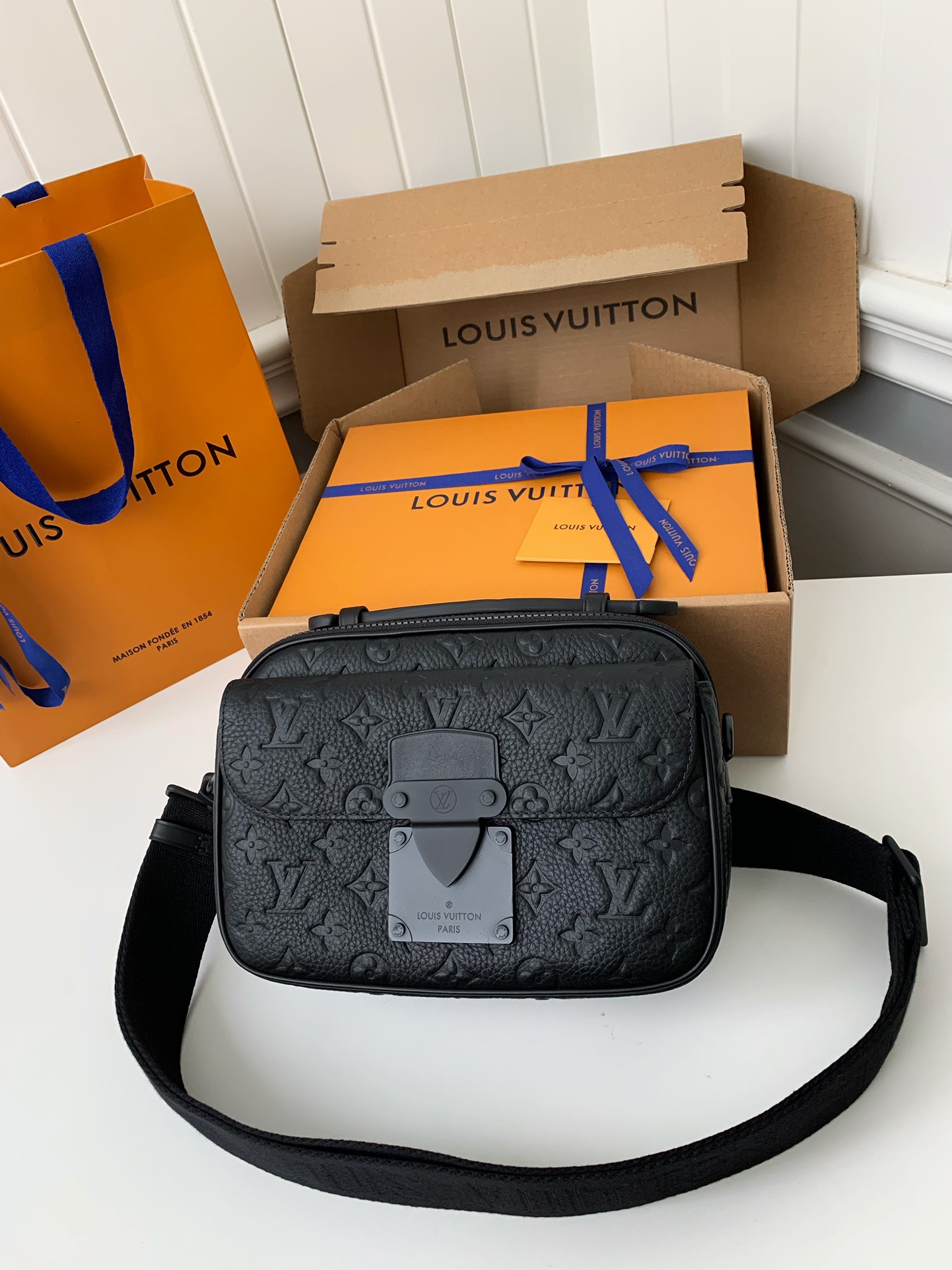 Handbags Louis Vuitton M58489 size:22*18*8 cm - vstockx