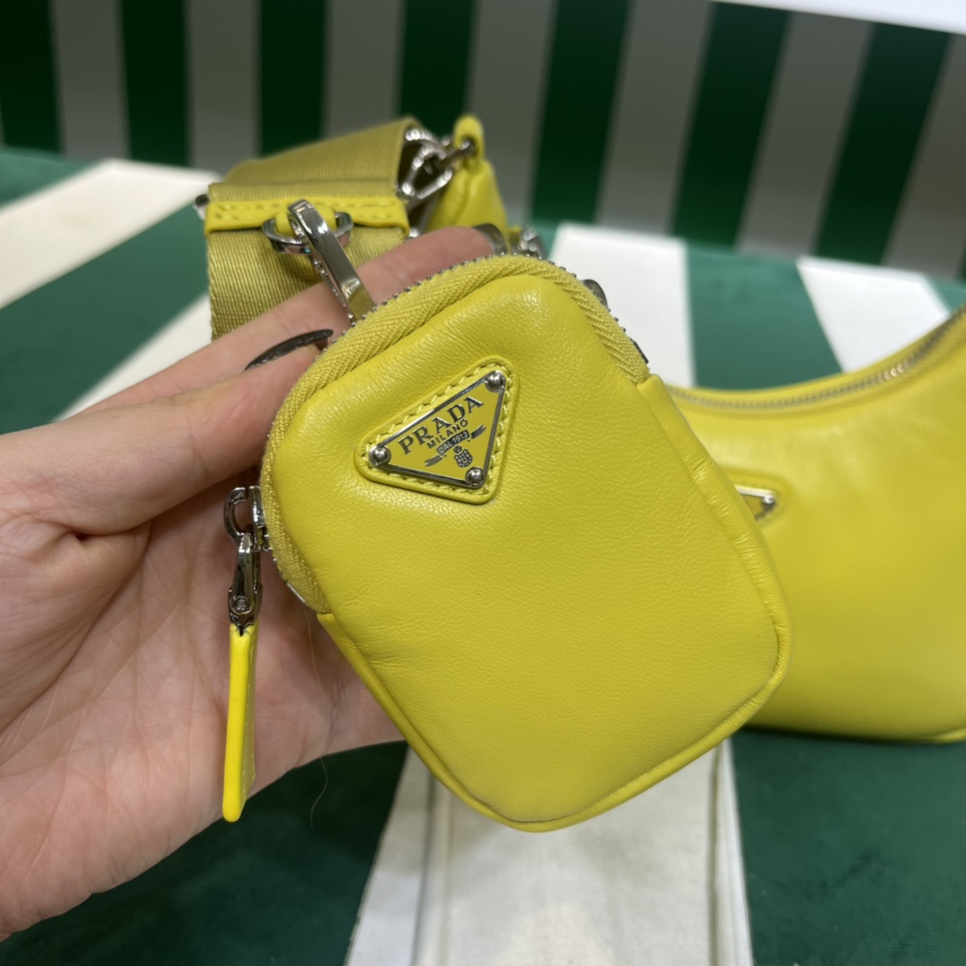 Handbags Prada 1BH240 size:22*12*6 cm - vstockx