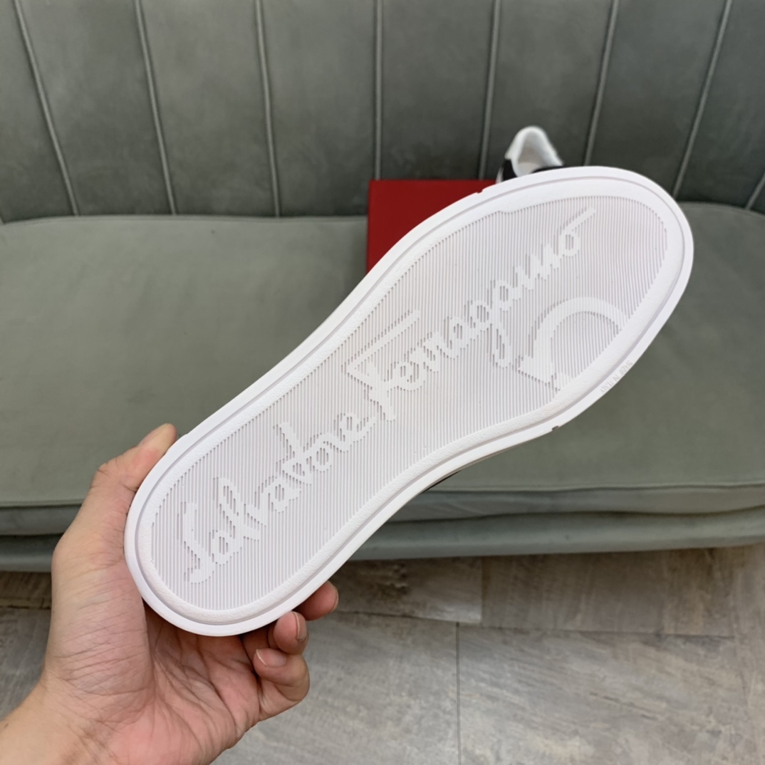 Salvatore Ferragamo Gancini Sneaker 10 - vstockx