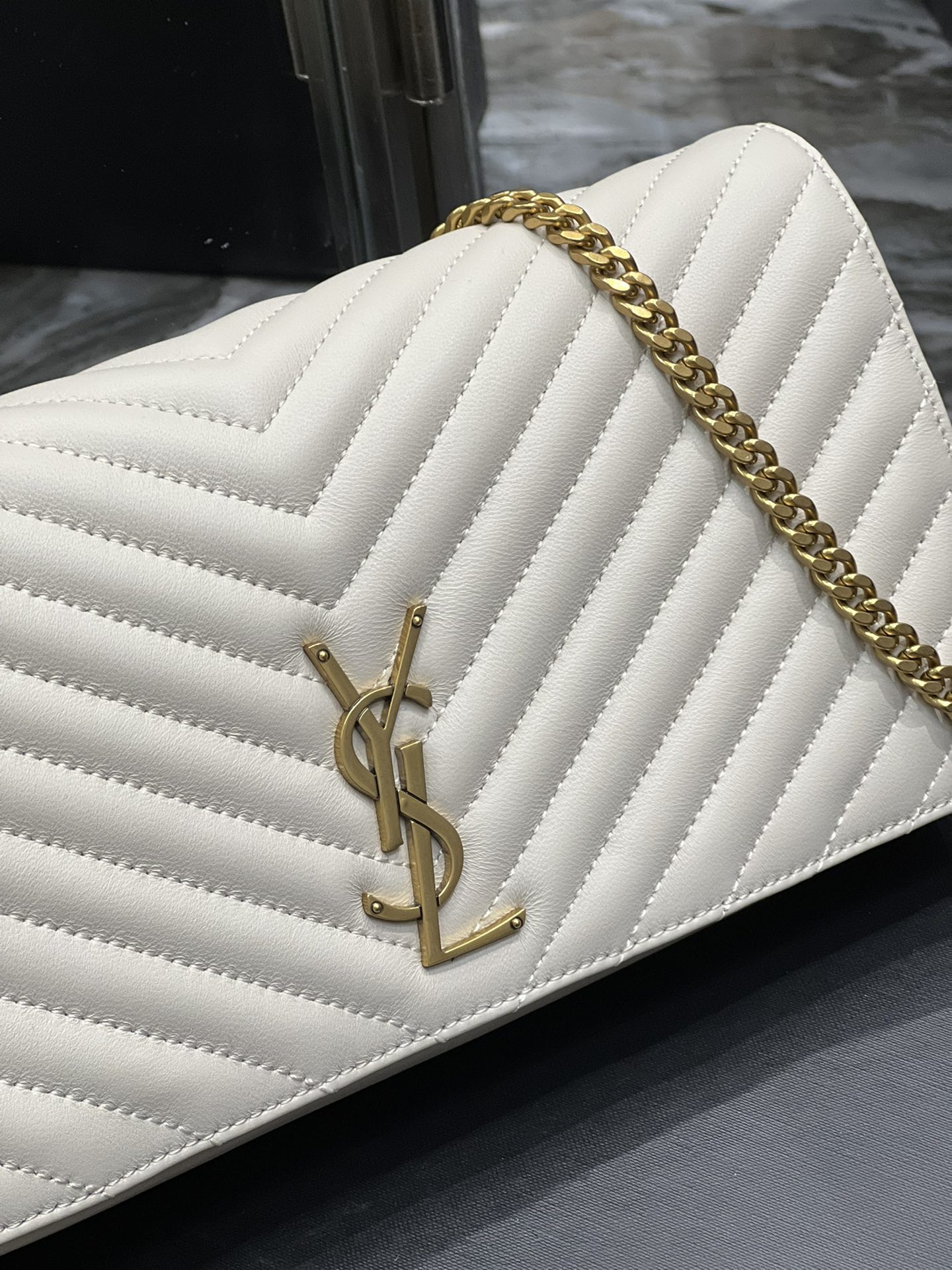 Handbags SAINT LAURENT 604276 size 26x13.5x4.5 cm - vstockx