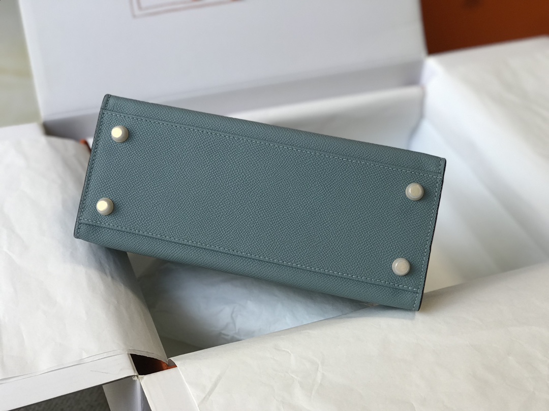 Handbags   . size:25 cm - vstockx