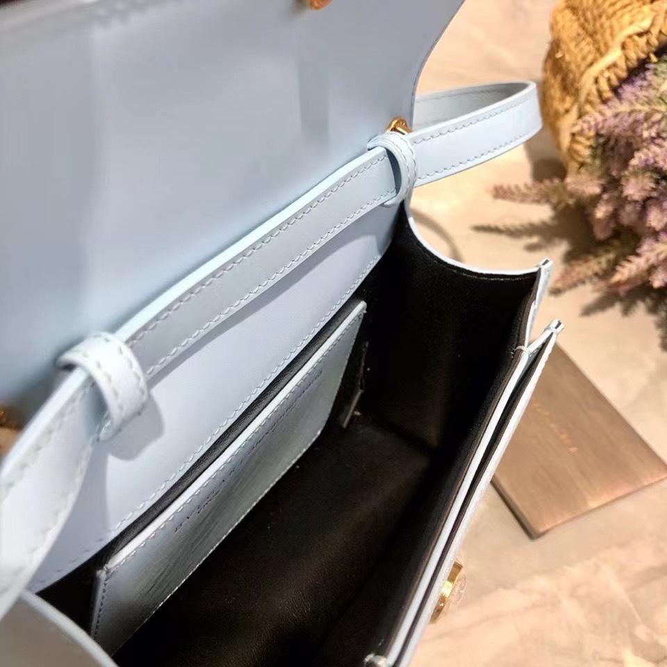 Handbags Bvlgari 288739 size:18.5*13*6.5 cm - vstockx