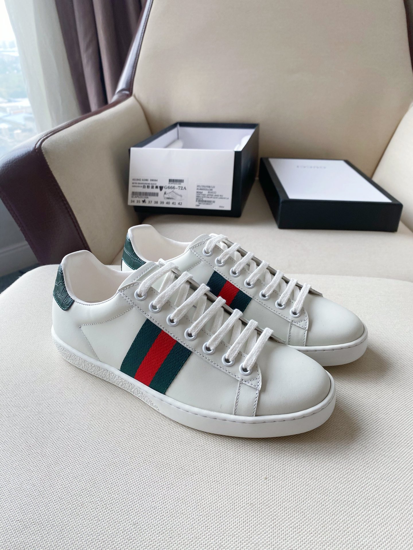 Gucci Women's Ace sneaker with bee sneaker 4 - vstockx