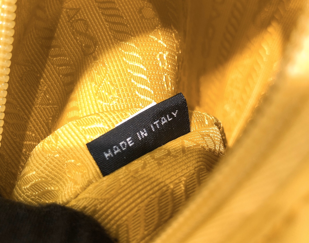 Handbag Prada 1NE515 Size:22*17*6 - vstockx