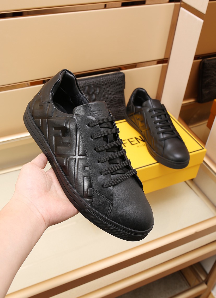 Fendi Low Top Sneakers 10 - vstockx