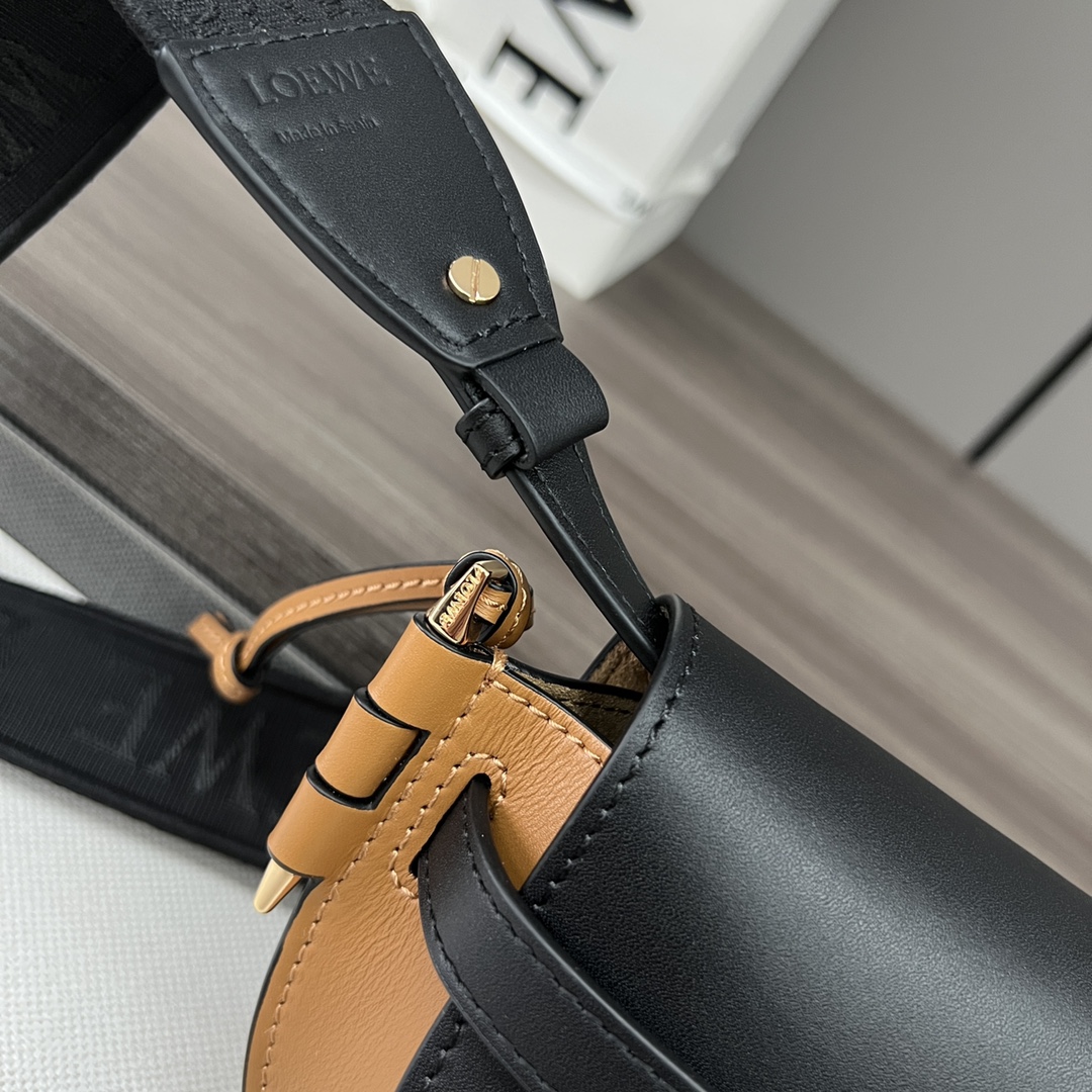 Handbags LOEWE 61824 size:21*12.5*9.5 cm - vstockx