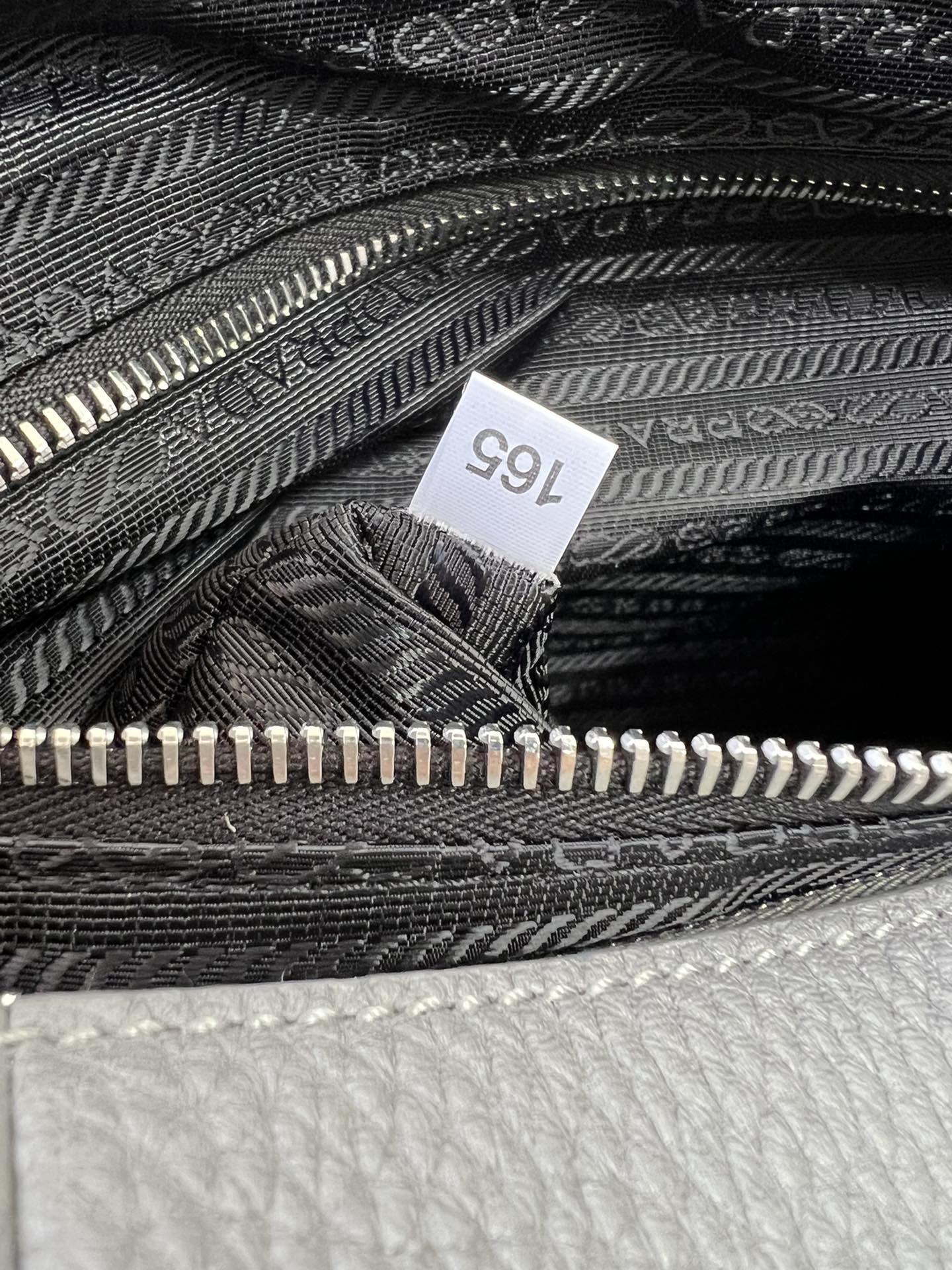 handbags prada 2VH165 26*23*11 - vstockx