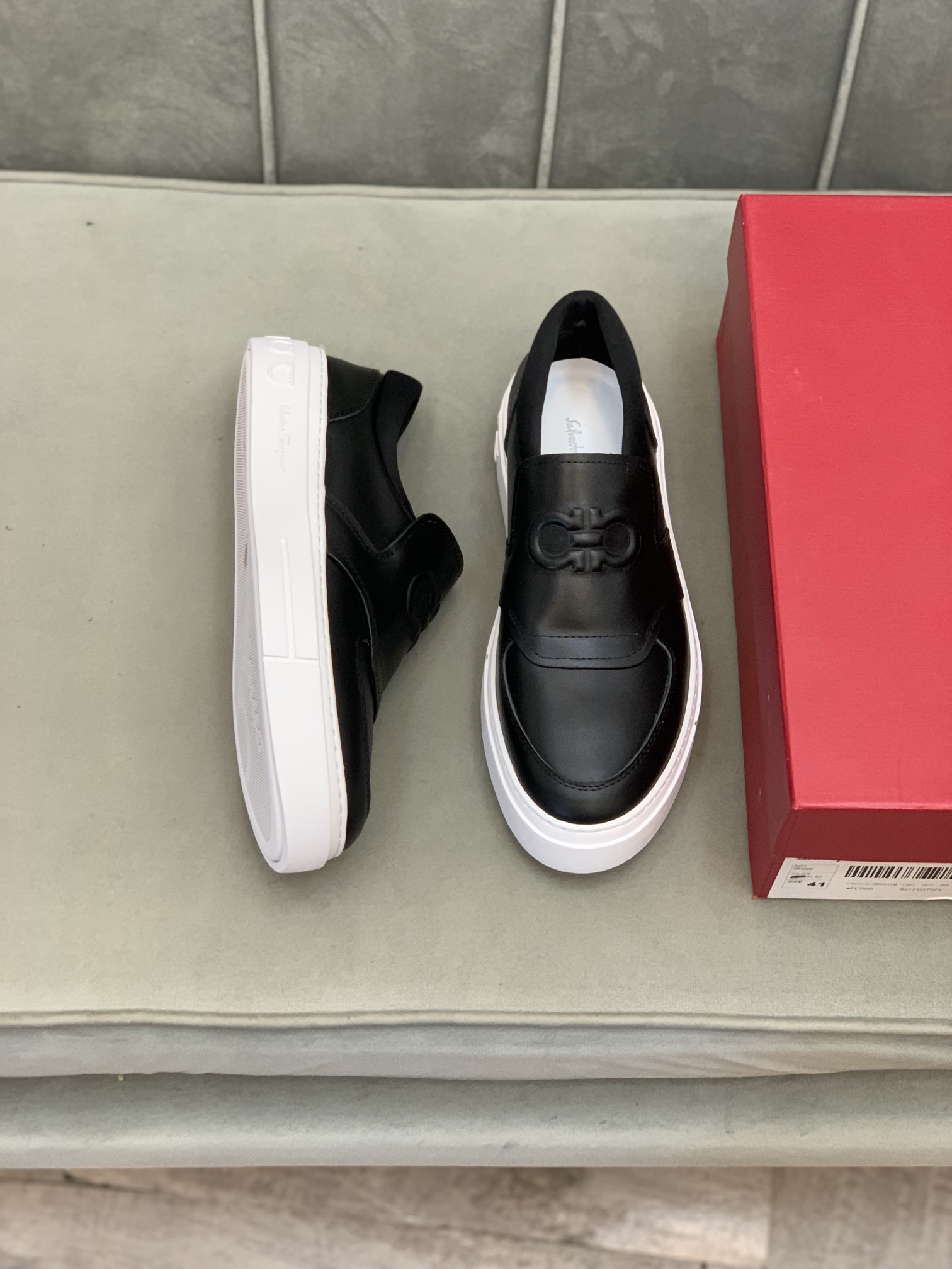 Salvatore Ferragamo Gancini Sneaker 2 - vstockx
