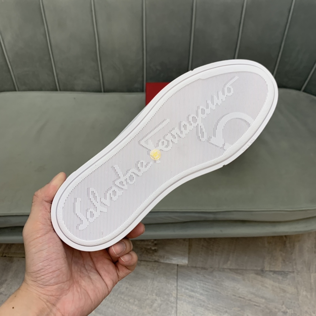 Salvatore Ferragamo Gancini Sneaker 2 - vstockx