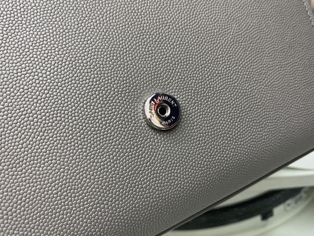 Handbags SAINT LAURENT 469390 size 20x12.5x5 cm - vstockx