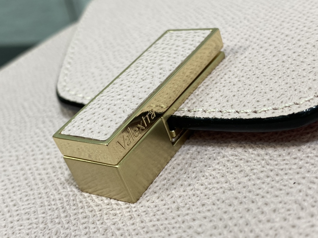 Handbag VALEXTRA size *'* - vstockx