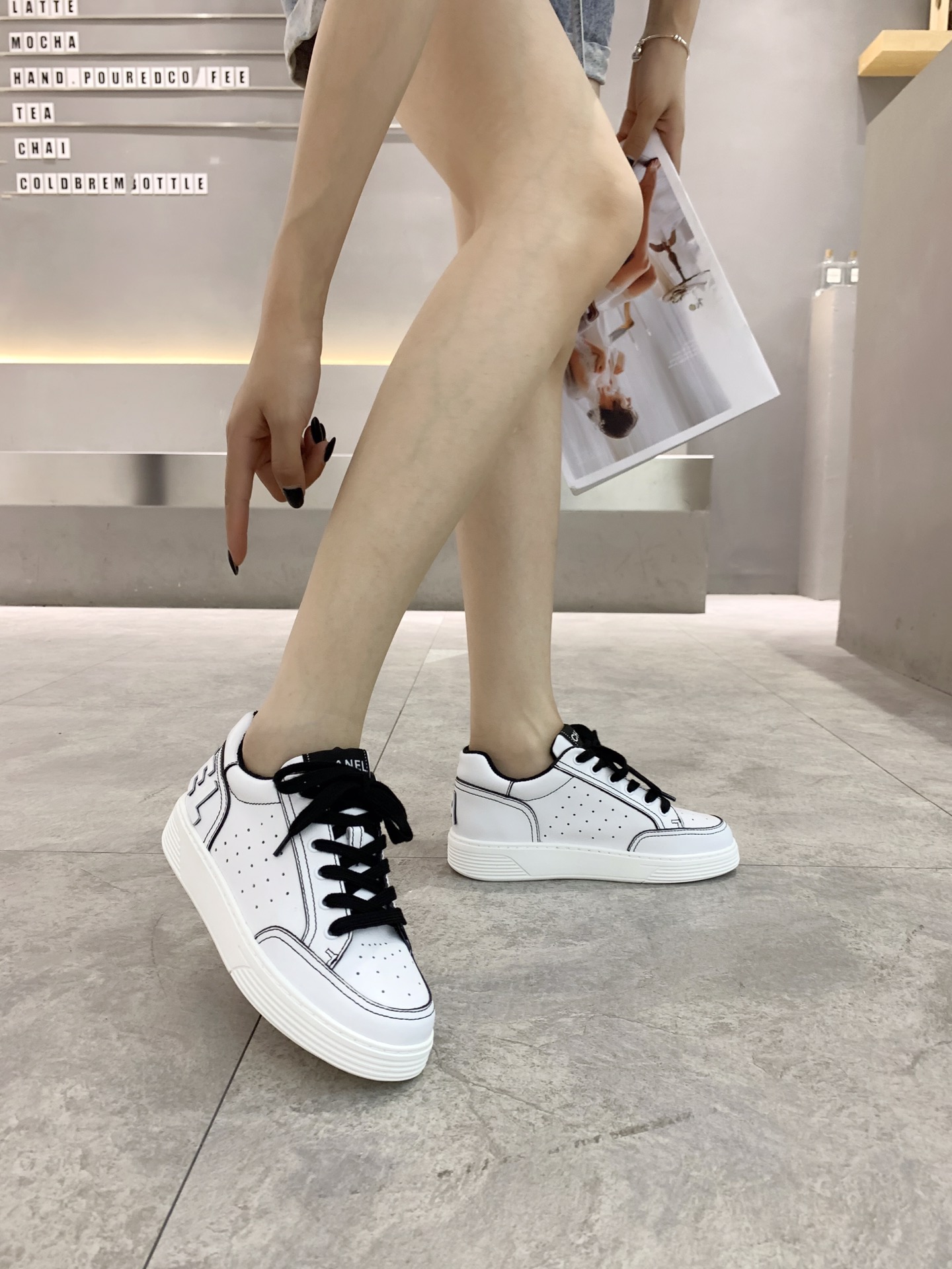 Chanel Low Top Sneaker 52 - vstockx