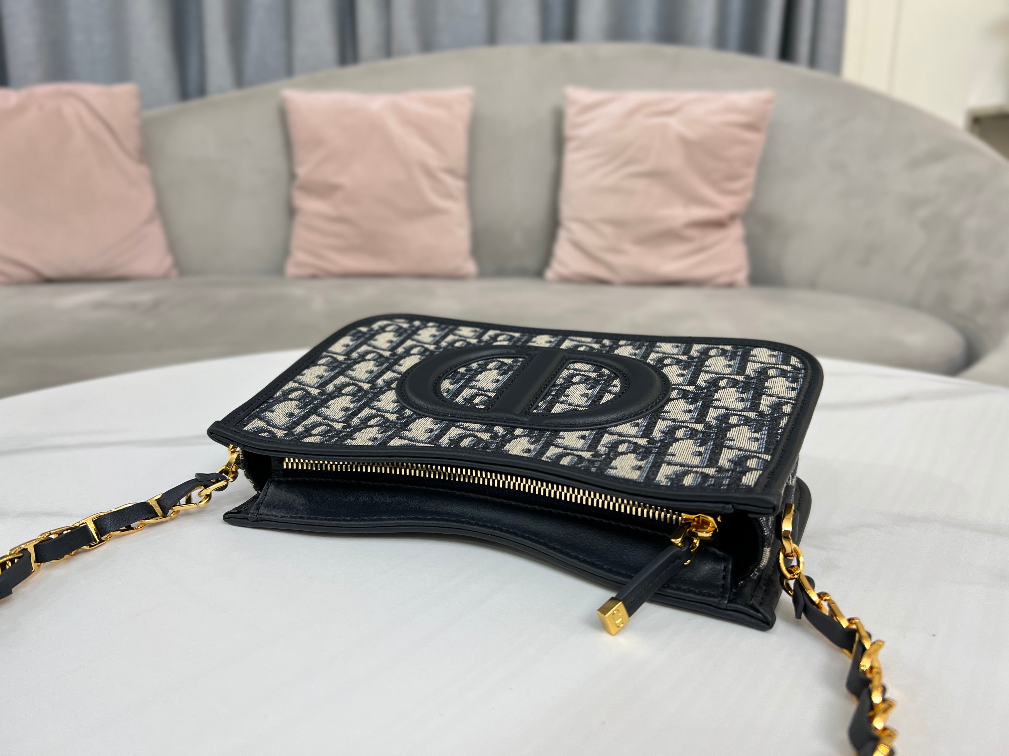 Handbags Dior CD SIGNATURE HOBO S2213UTZQ_M928 size  23.5 x 14.5 x 6 - vstockx