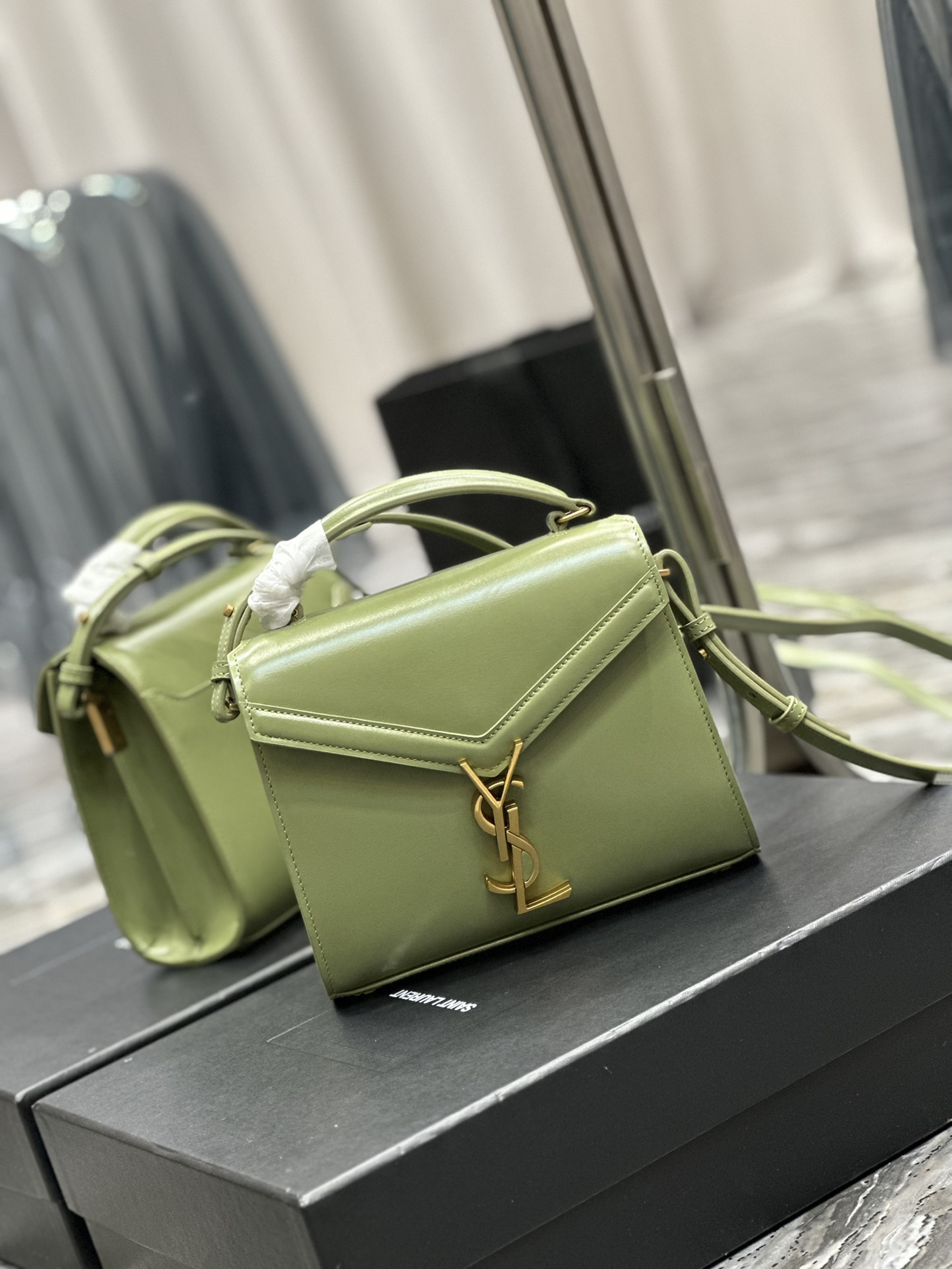 Handbags SAINT LAURENT 602716 size 20  16  7.5 cm - vstockx