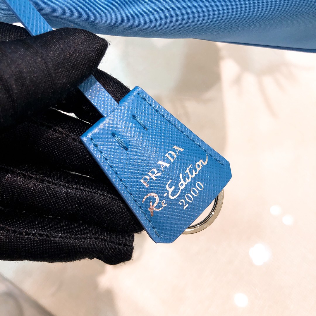 handbags prada Hobo 1NE515 Re-edition 2000 Size:22*17*6 - vstockx