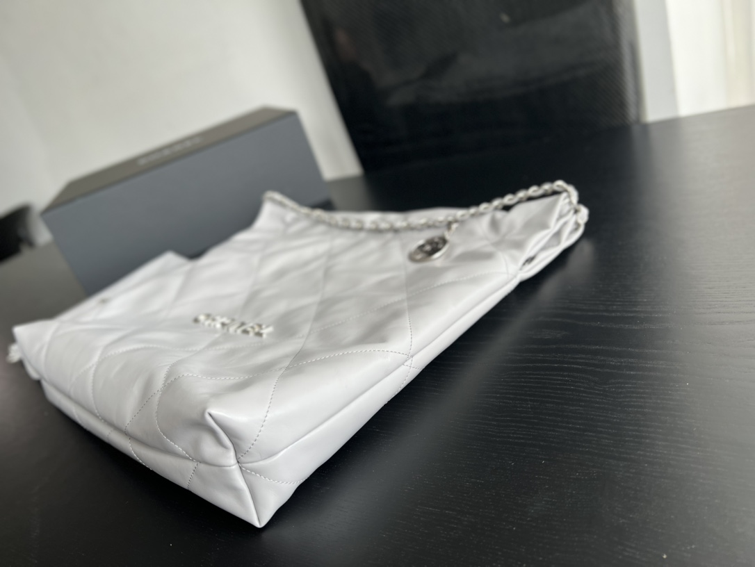 Handbag Chanel size 39cmx42cmx8 cm - vstockx