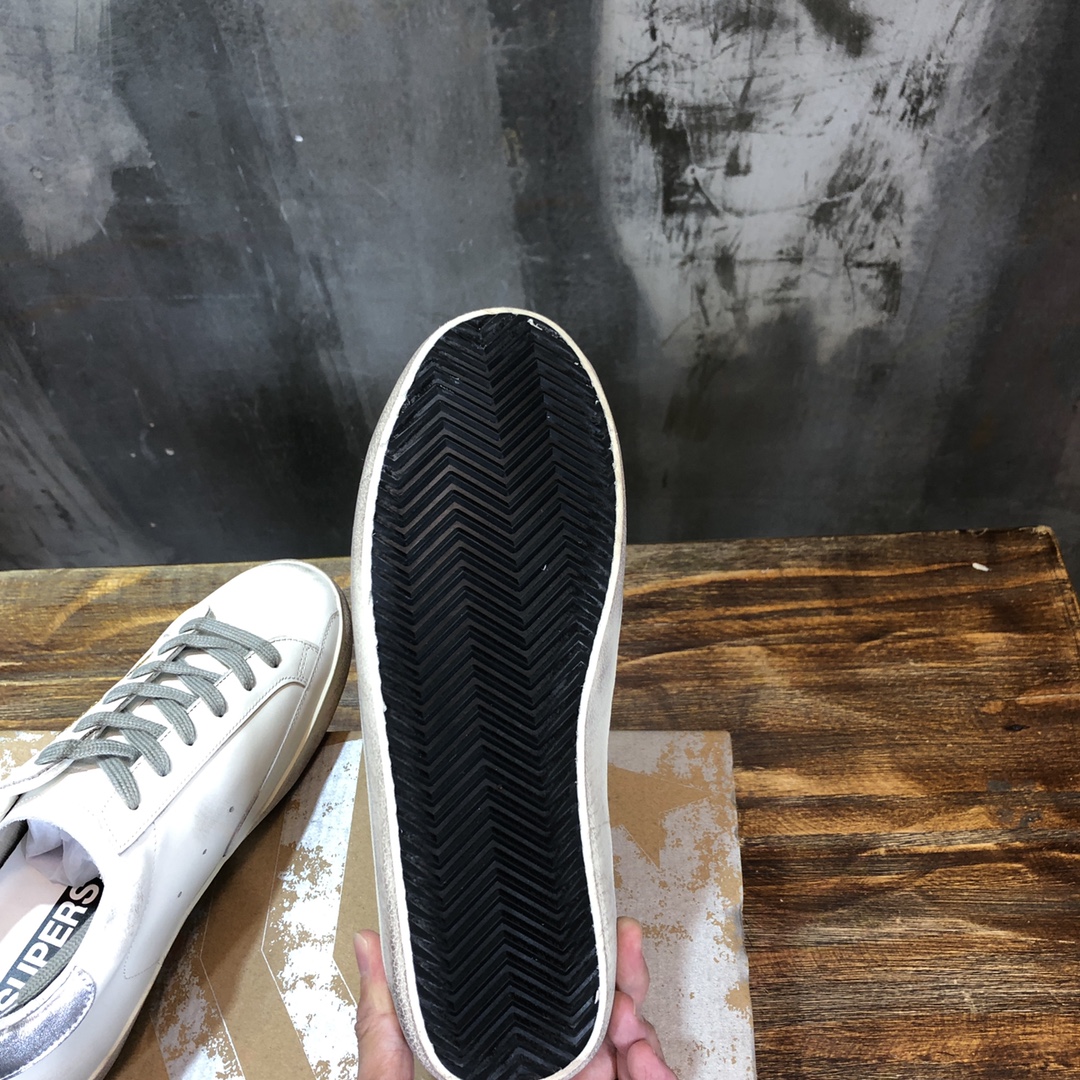 Golden Goose Superstar distressed-finish sneakers 10 - vstockx