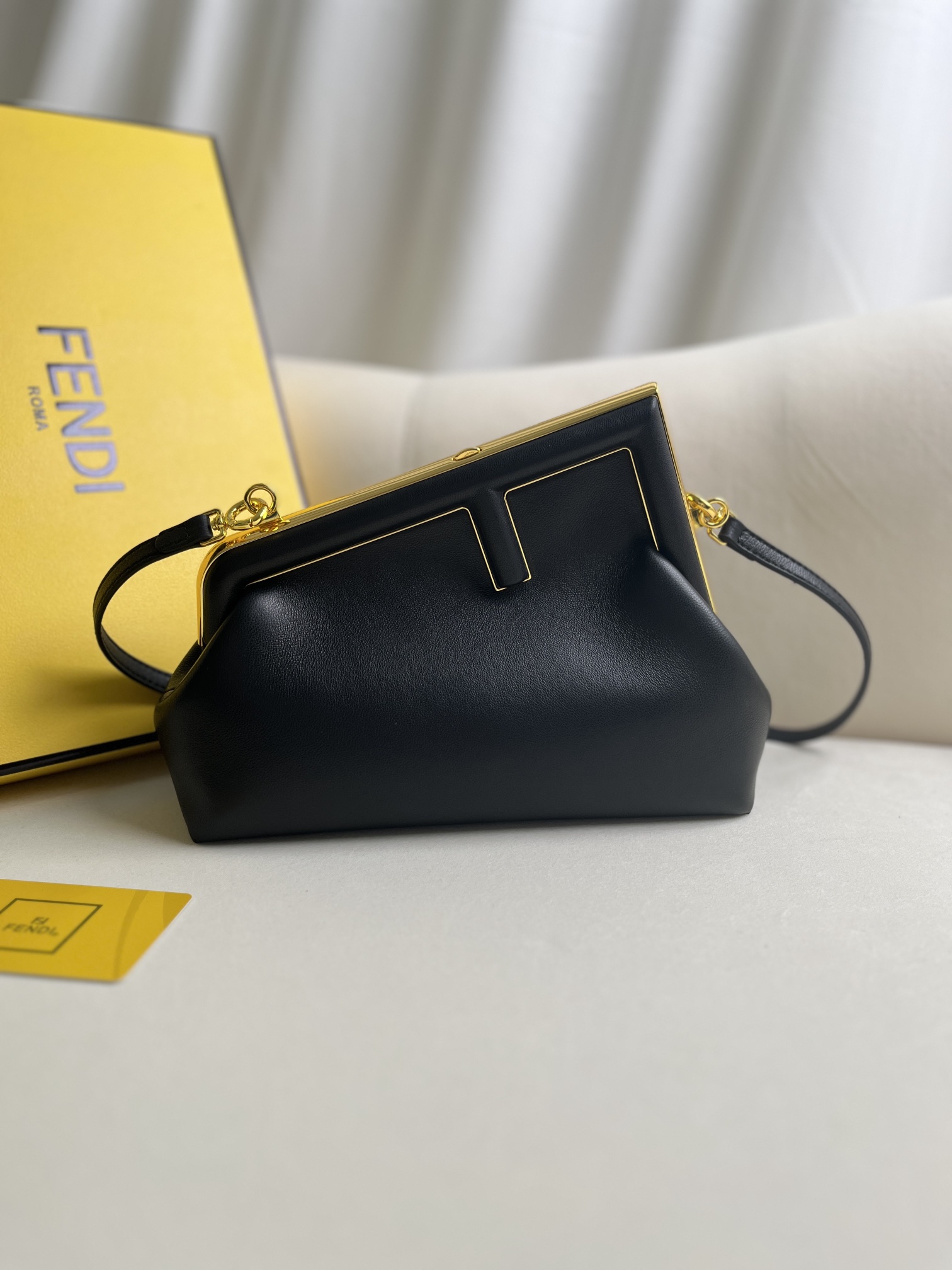 handbags FENDI 2218 size:18*26*9.5cm - vstockx